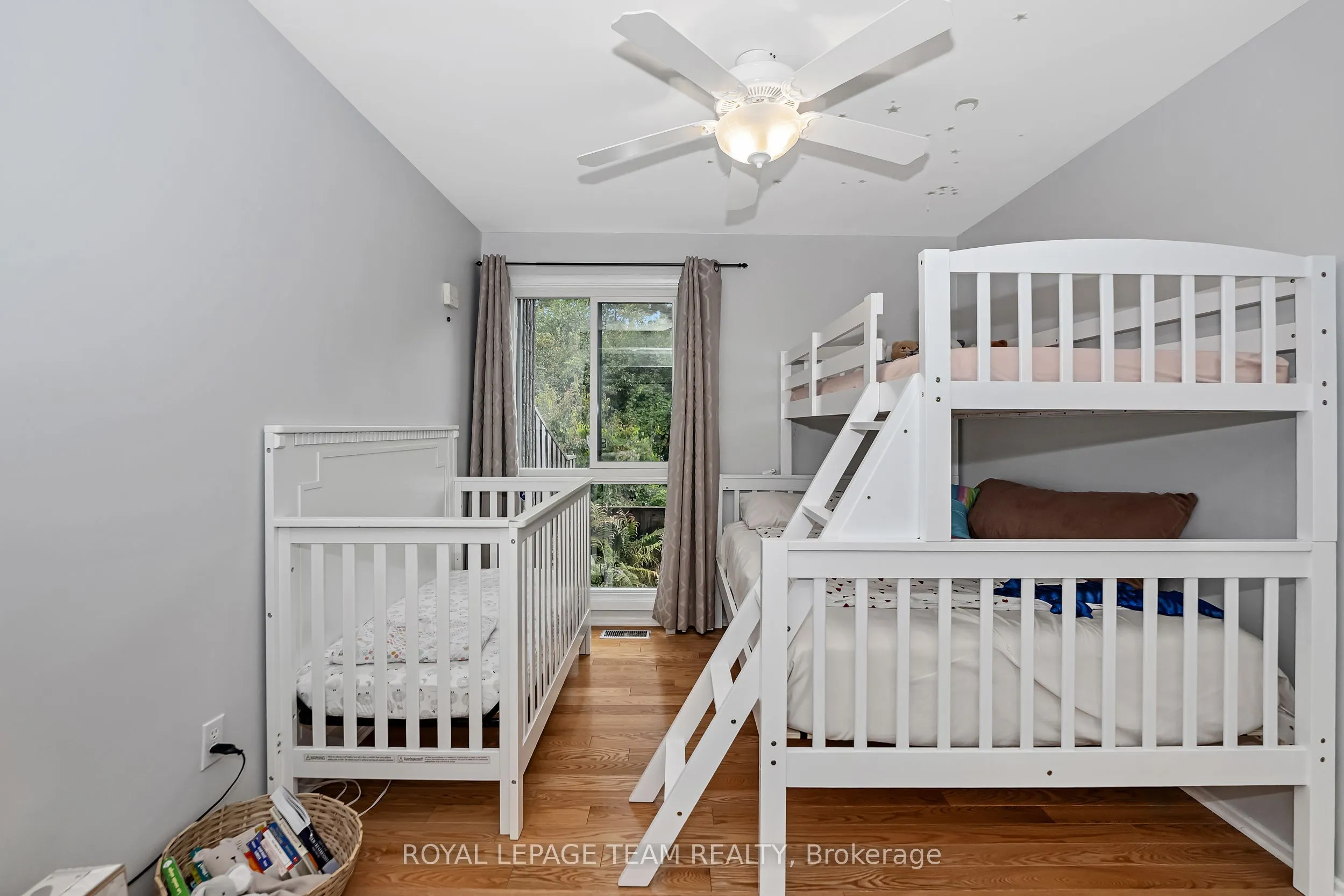 1095 Ambleside Drive, #21