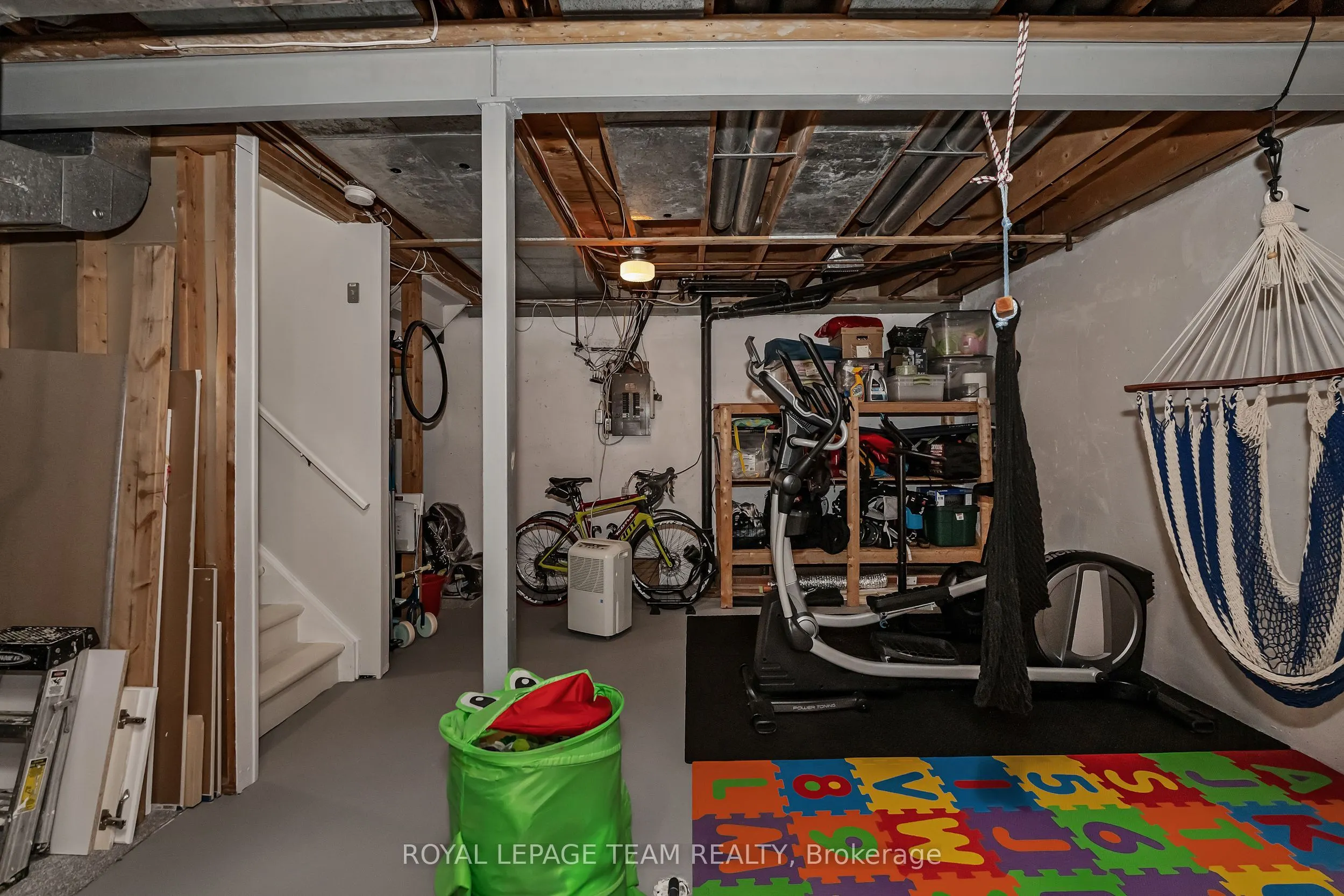 1095 Ambleside Drive, #21