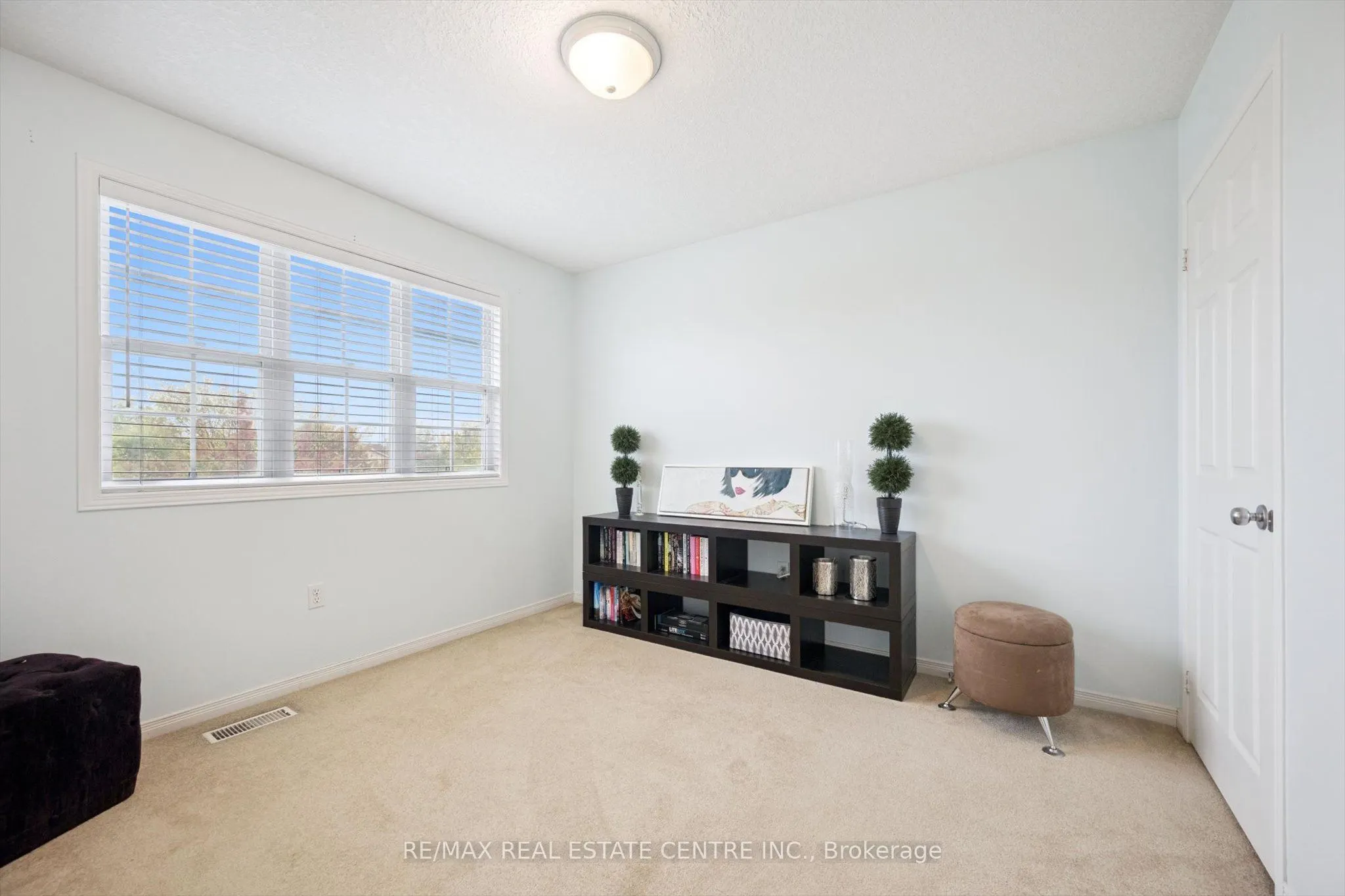 394 Sauve Crescent