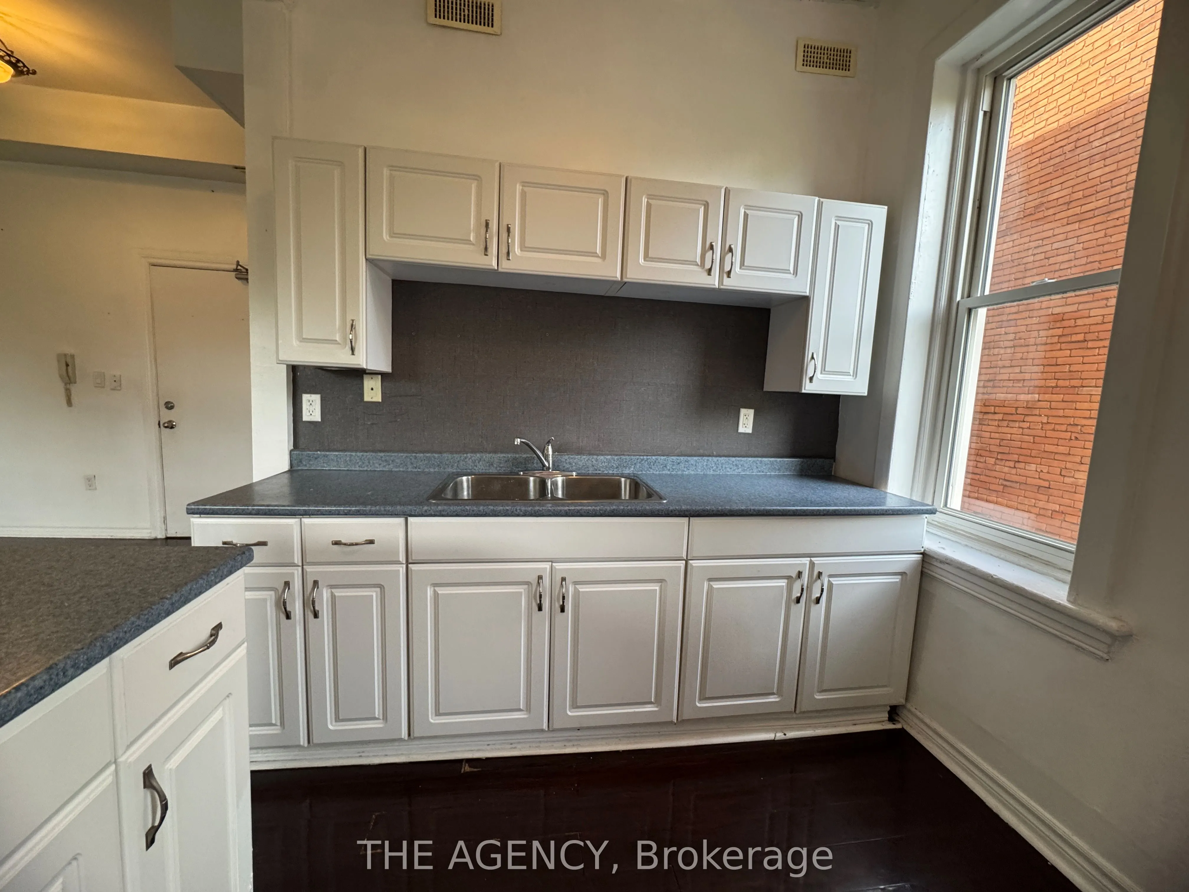 139 1/2 John Street S, #5