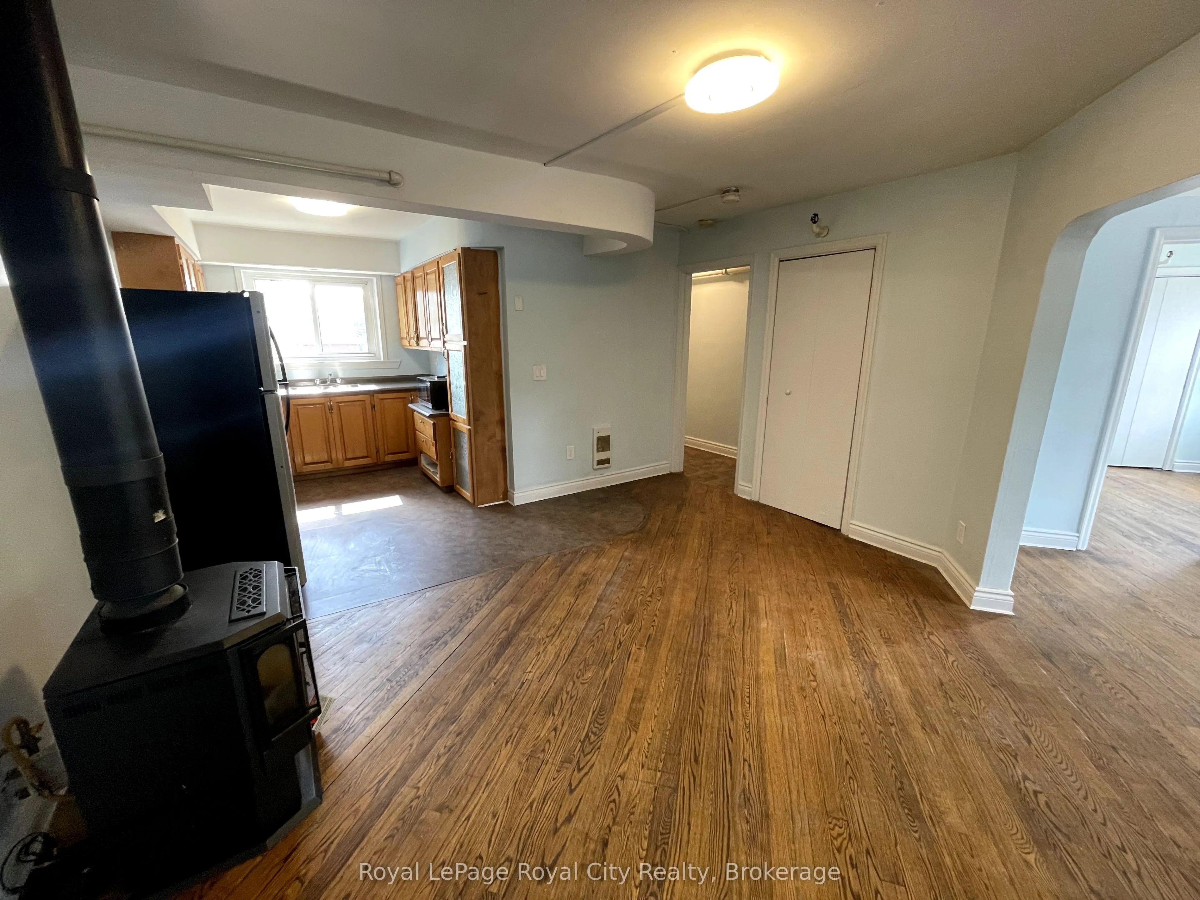 36 Essex Street, #B