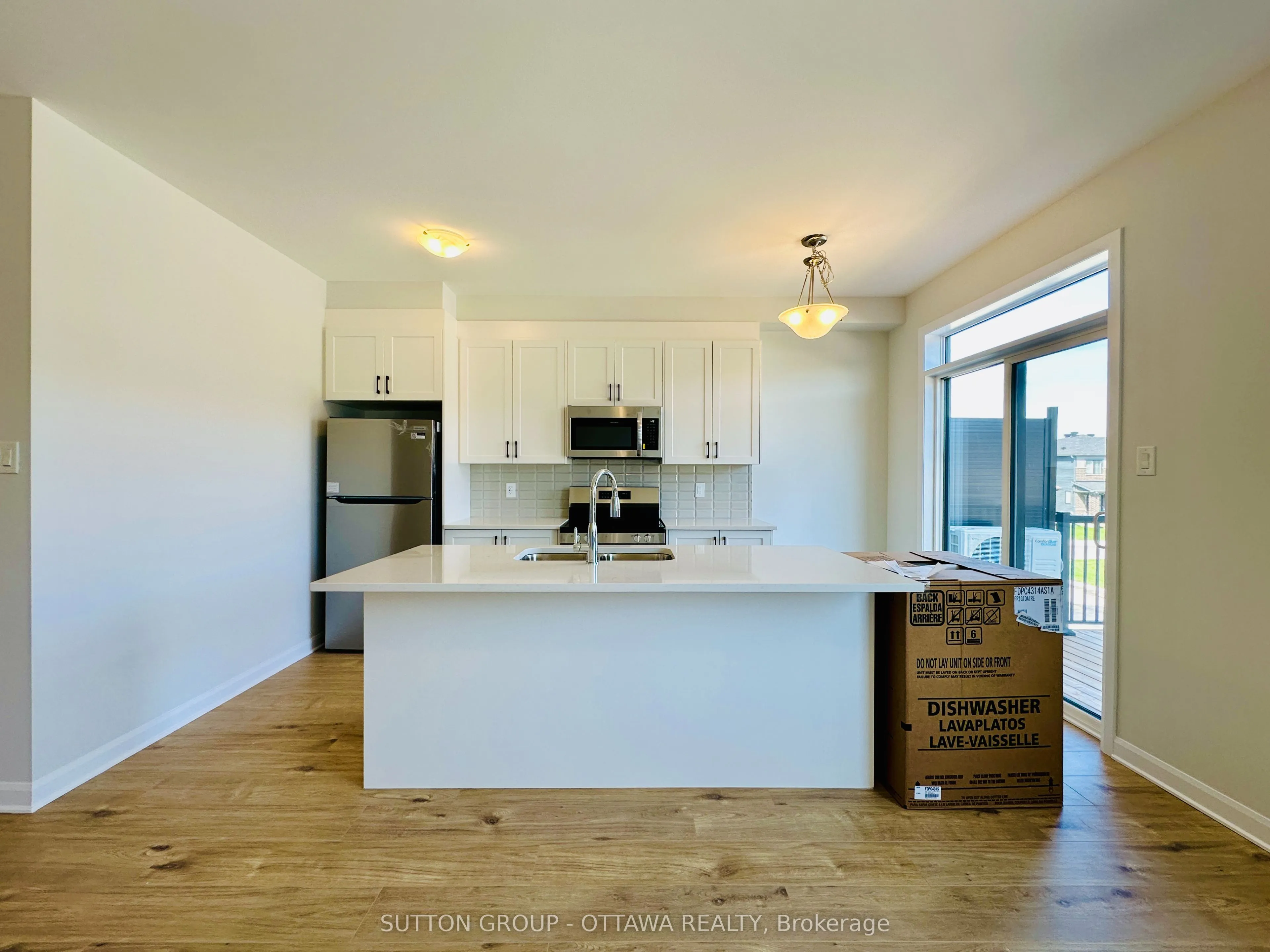 959 Eileen Vollick Crescent