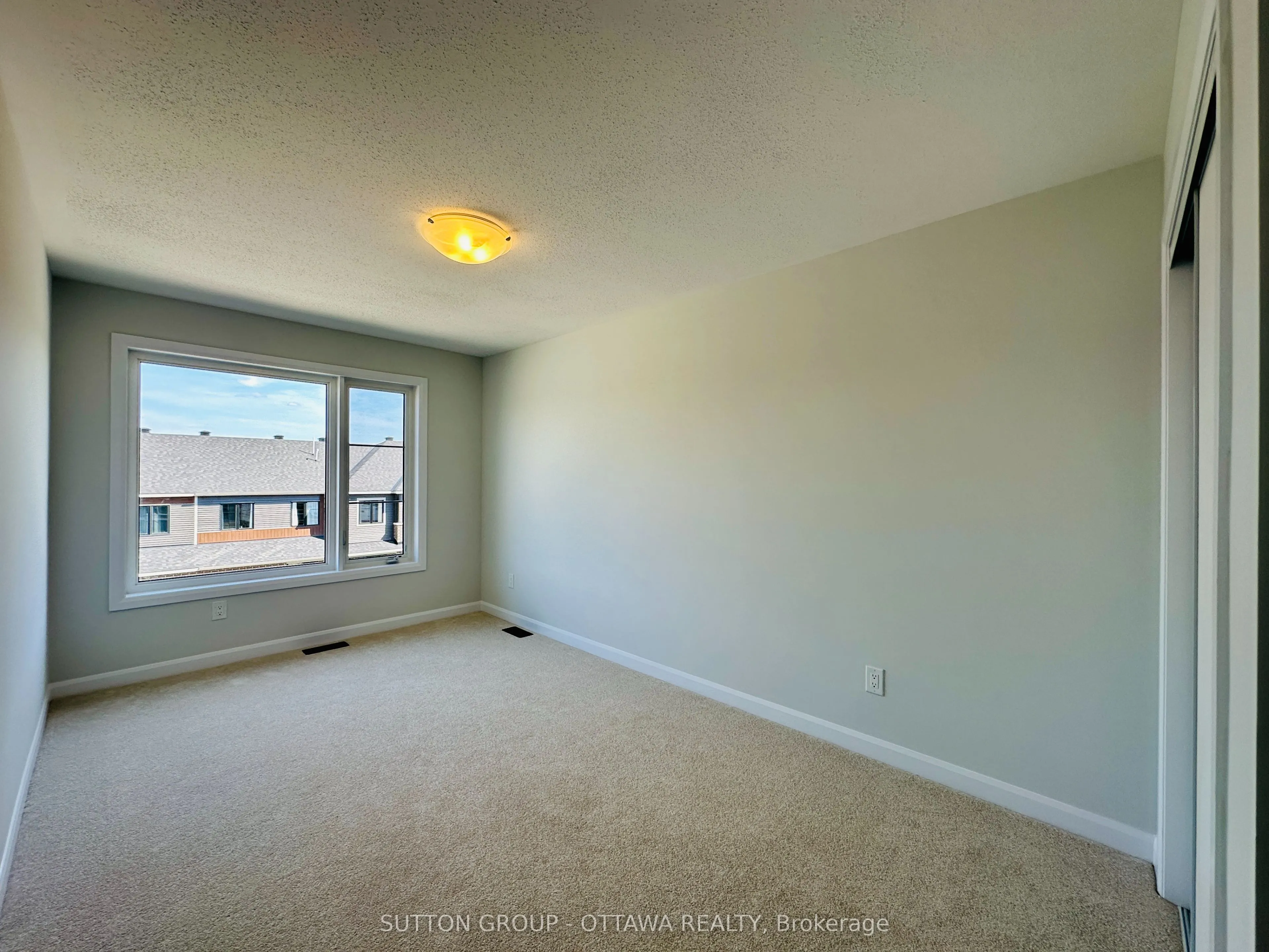 959 Eileen Vollick Crescent