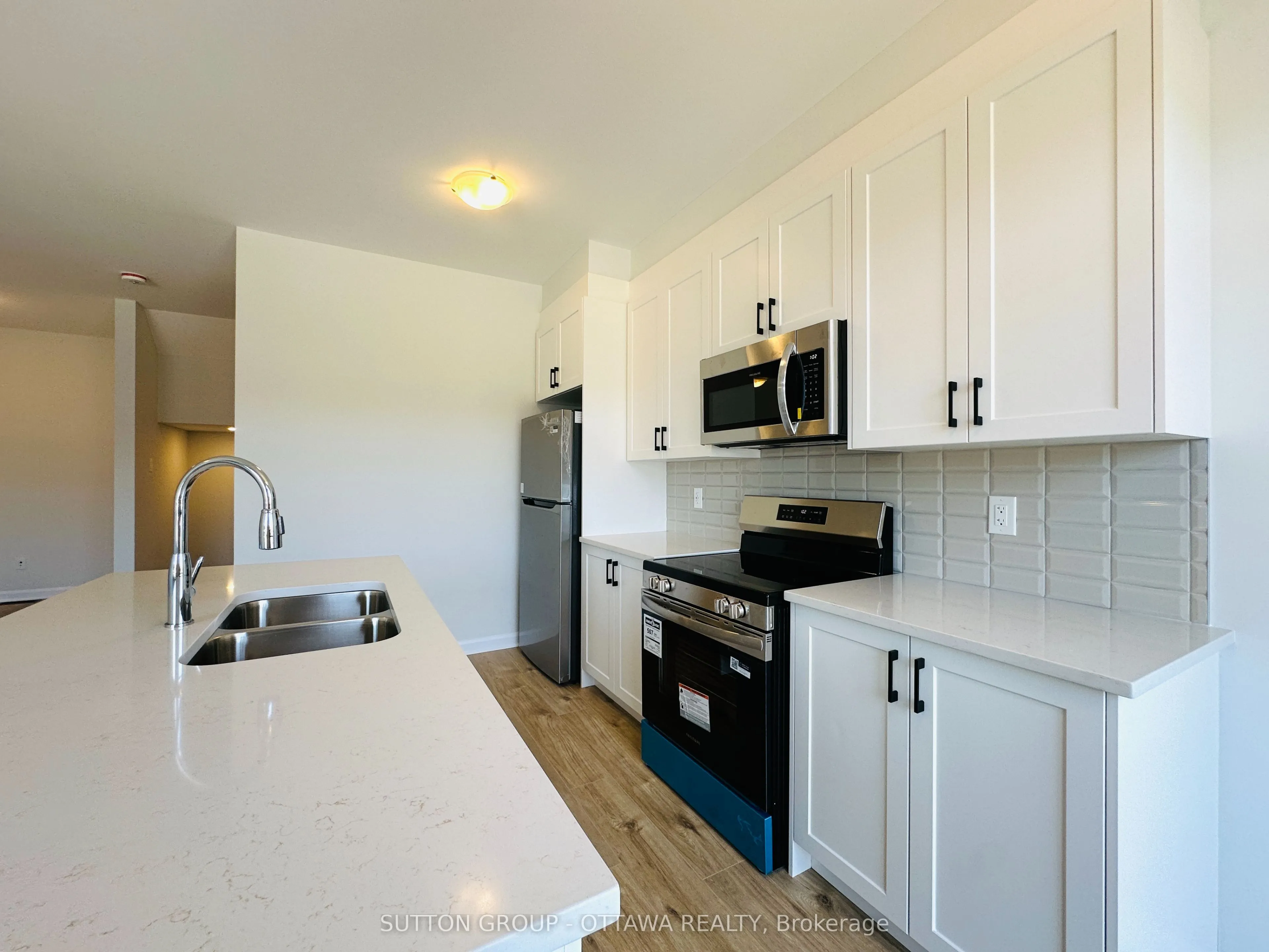 959 Eileen Vollick Crescent