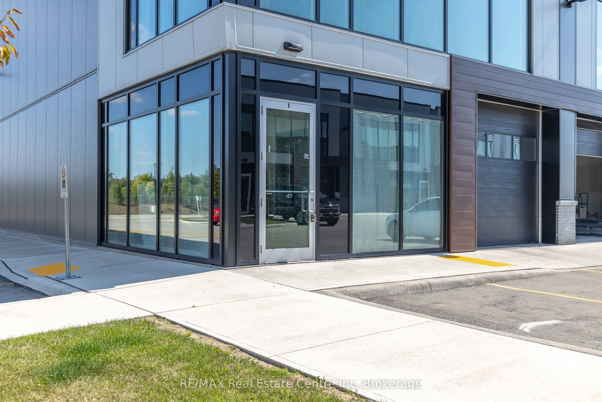 587 Hanlon Creek Boulevard, #8
