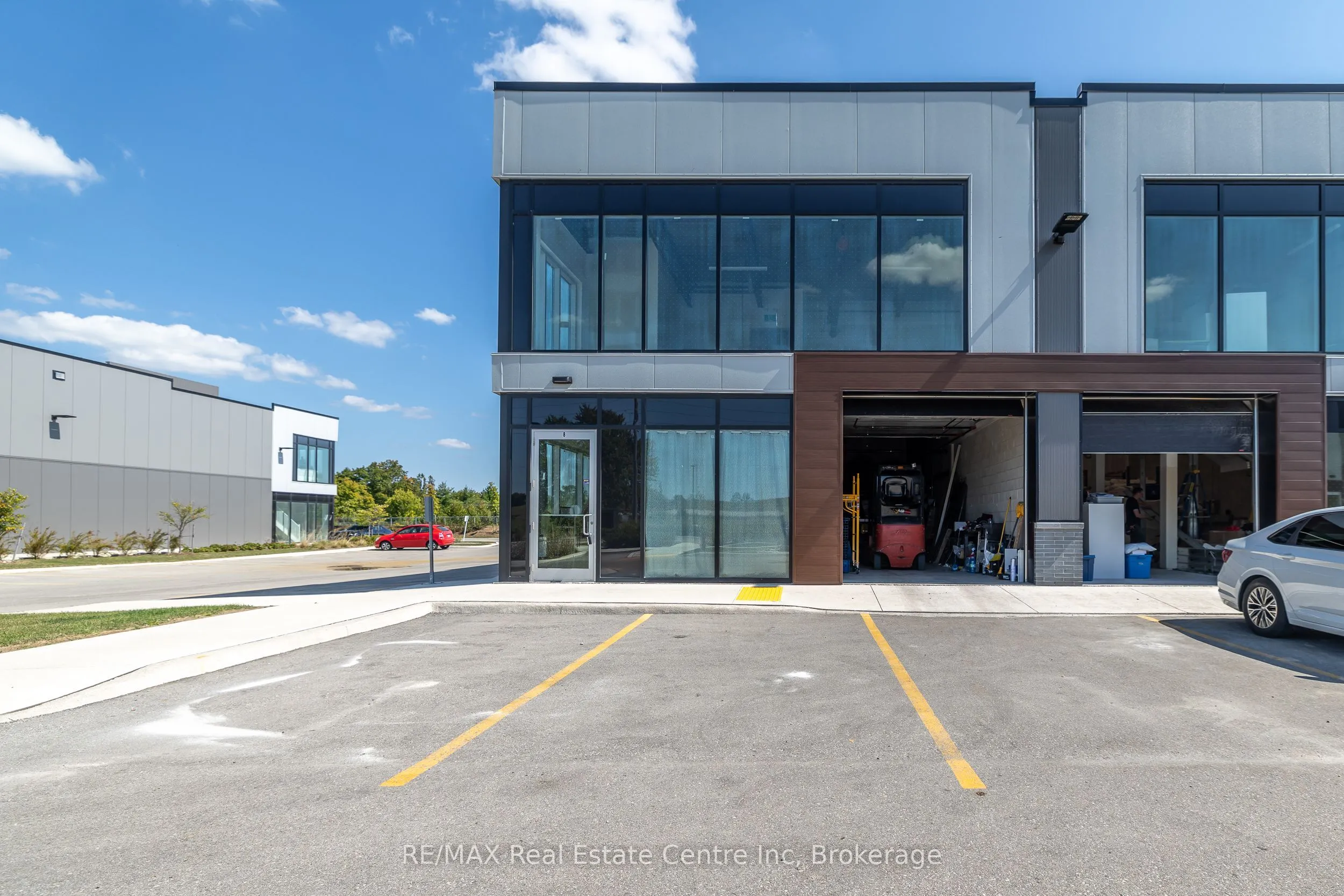 587 Hanlon Creek Boulevard, #8