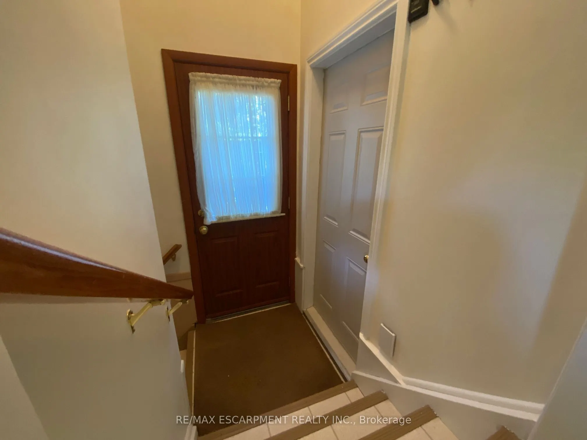 98 Laurier Avenue