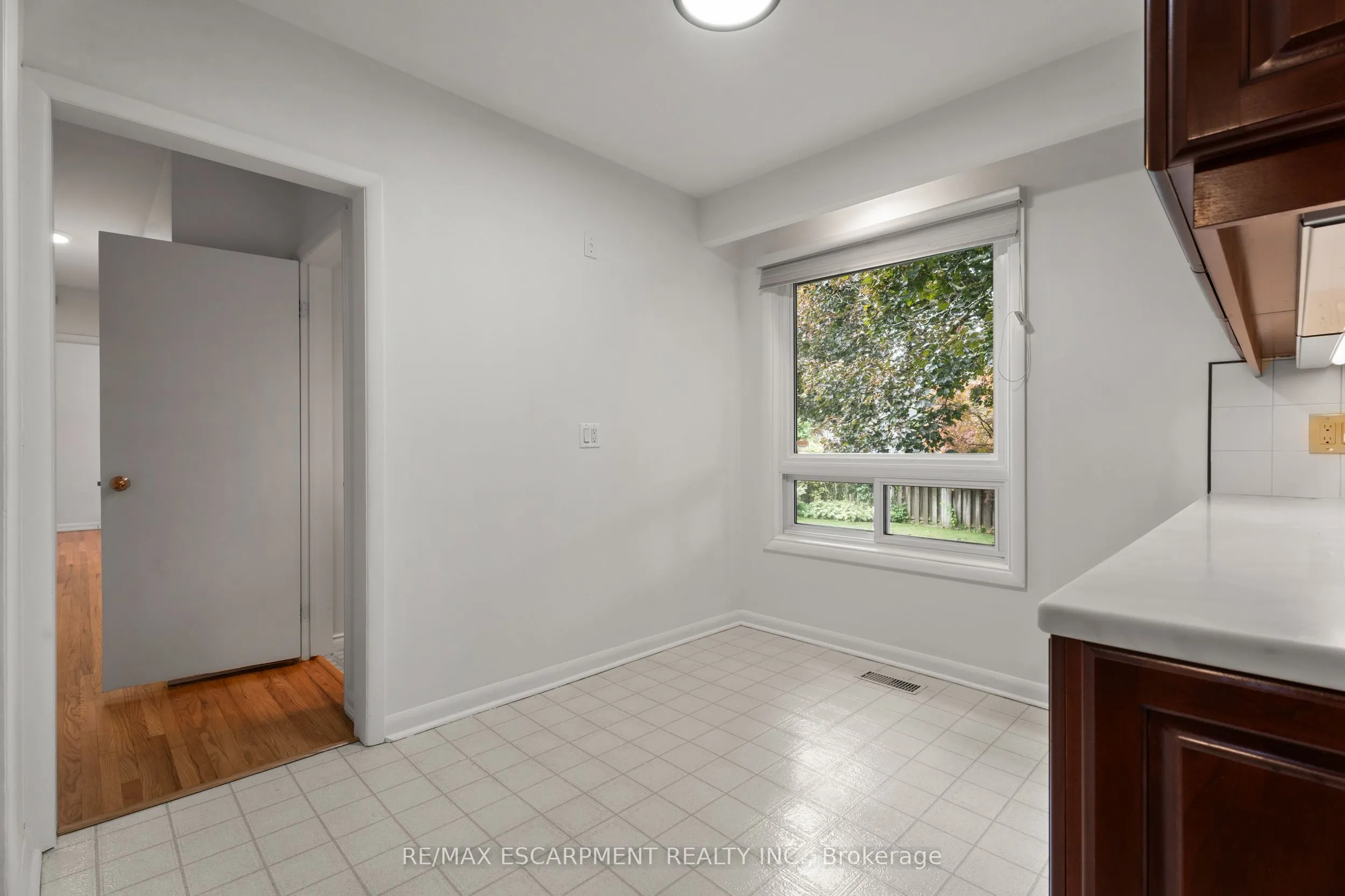 98 Laurier Avenue