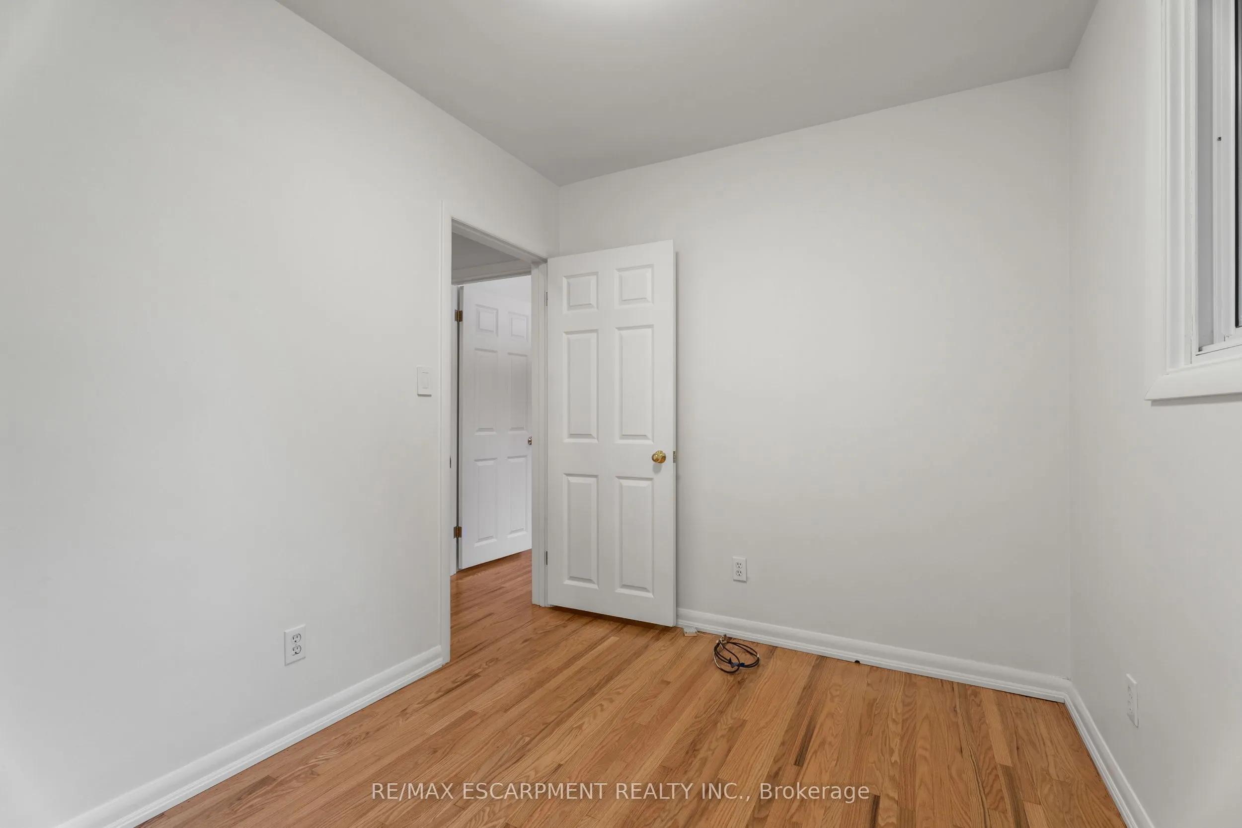 98 Laurier Avenue