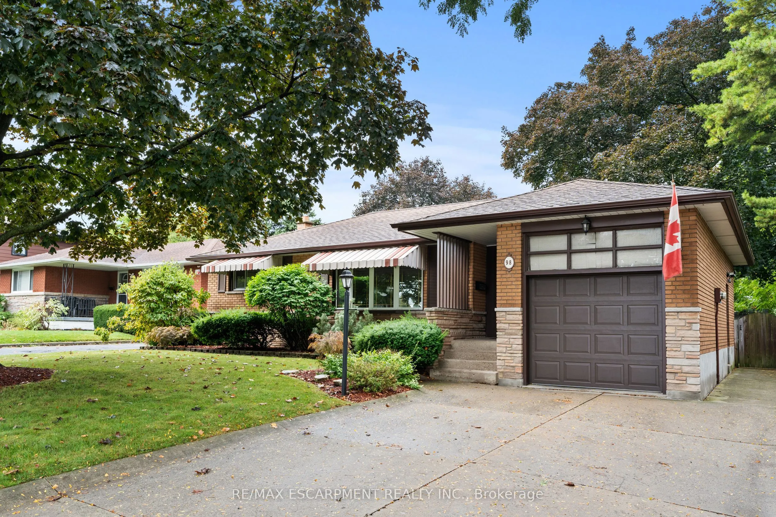 98 Laurier Avenue