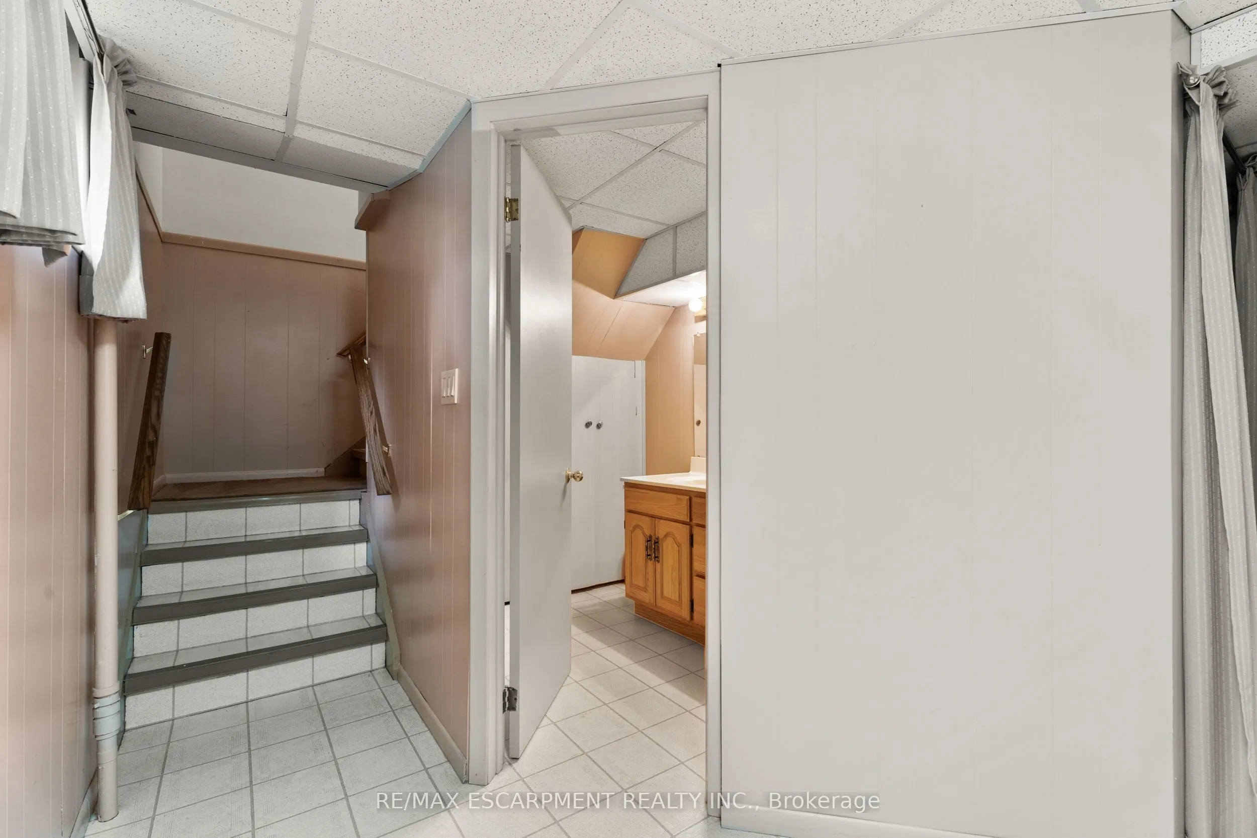 98 Laurier Avenue