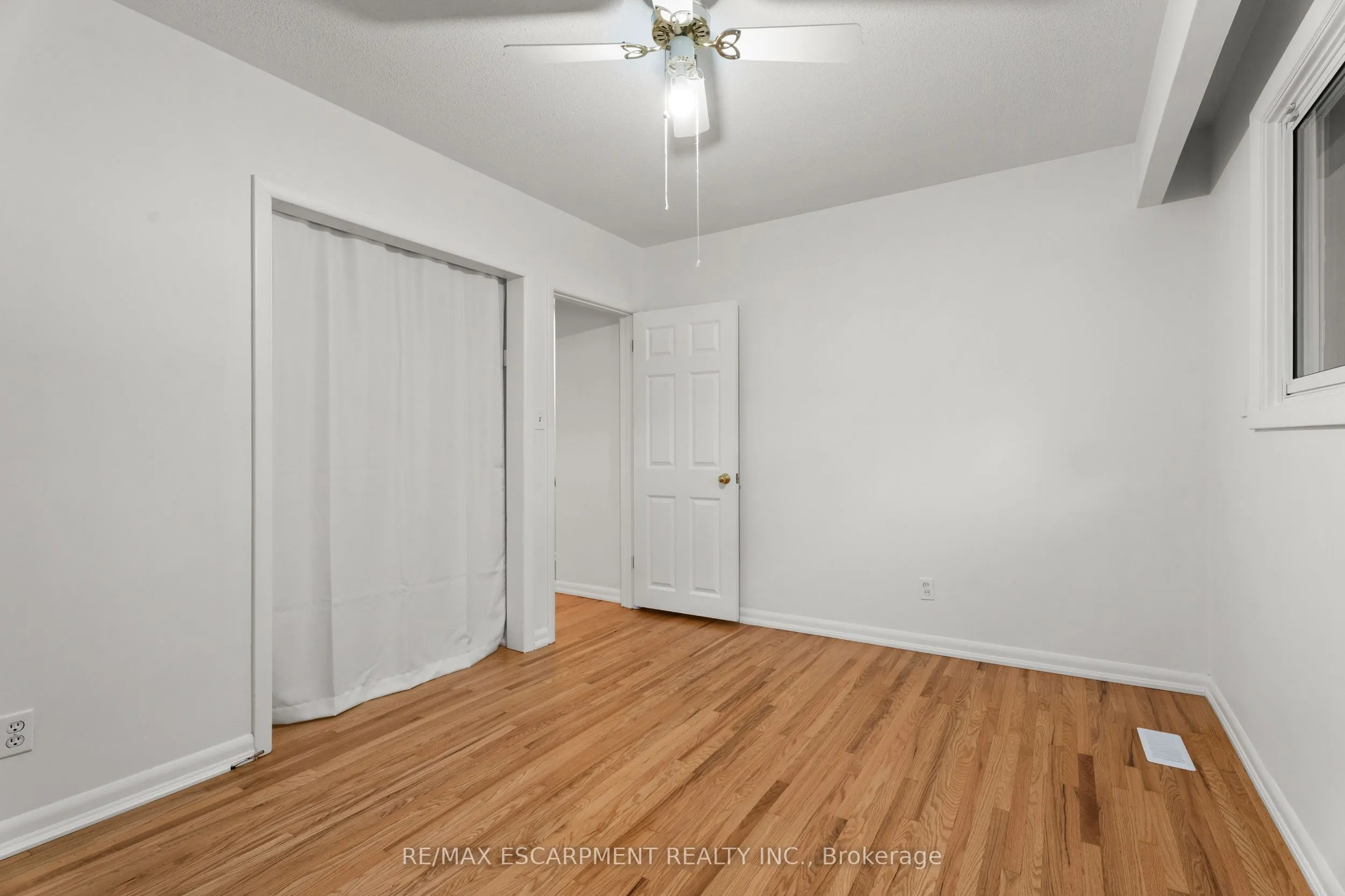 98 Laurier Avenue