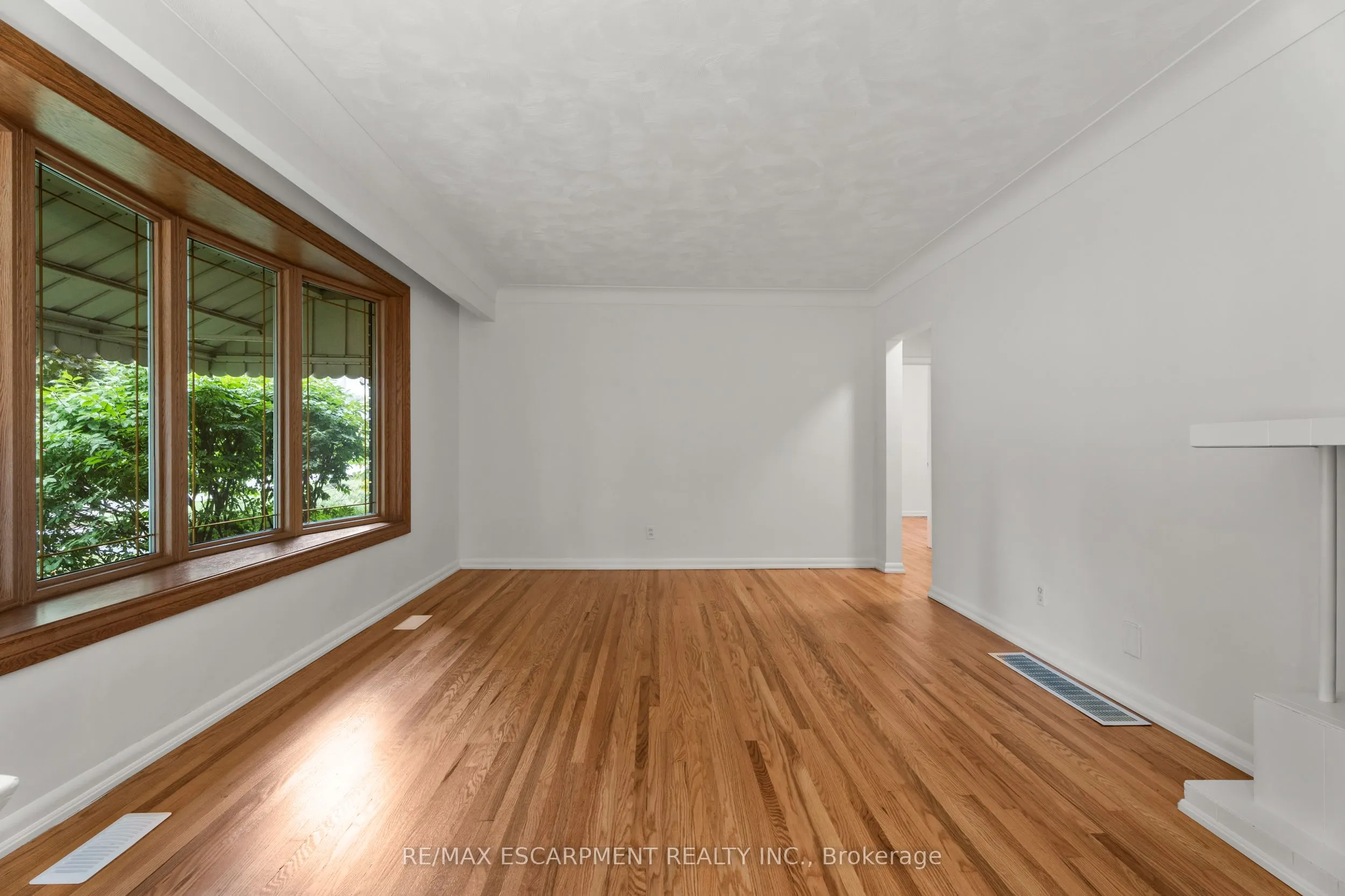98 Laurier Avenue
