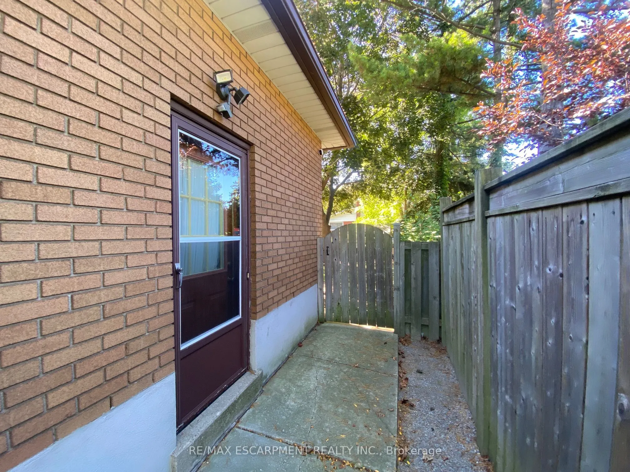 98 Laurier Avenue