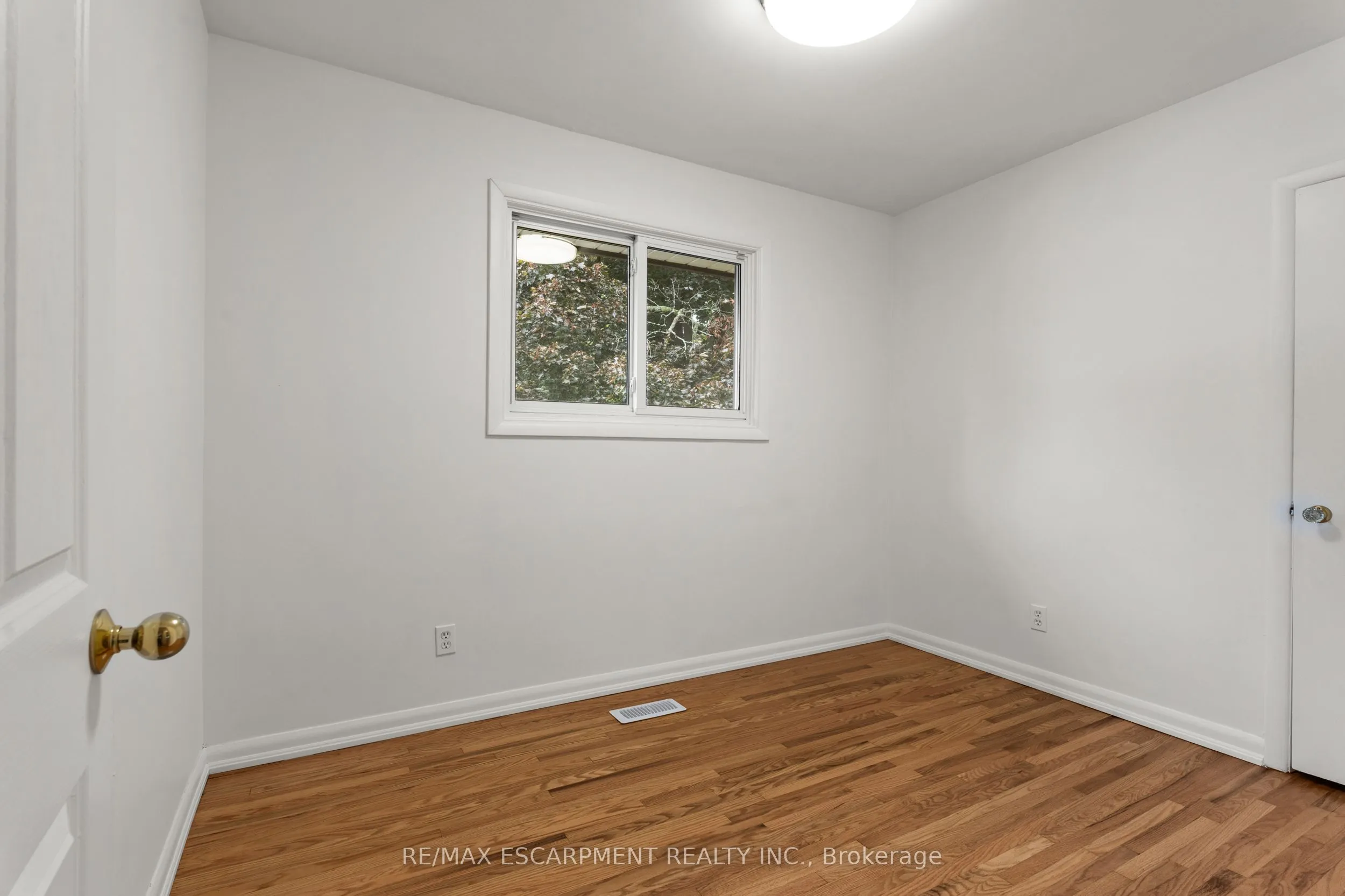 98 Laurier Avenue