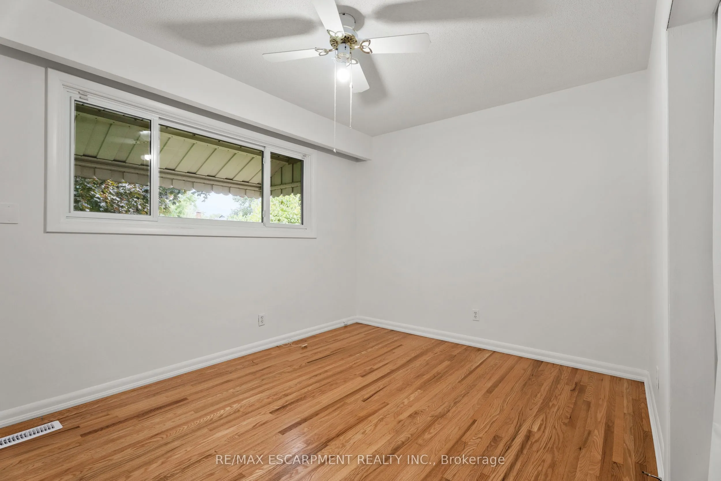 98 Laurier Avenue