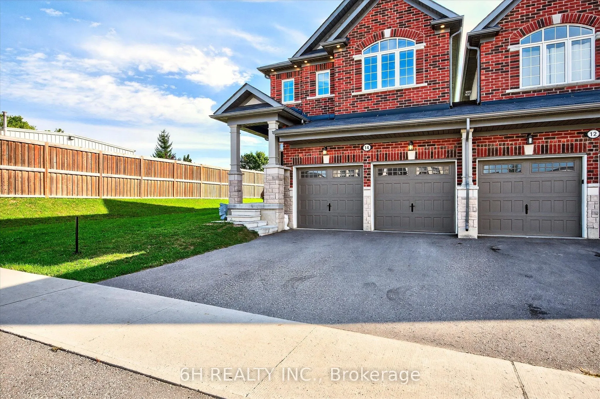 14 FERNRIDGE Heights
