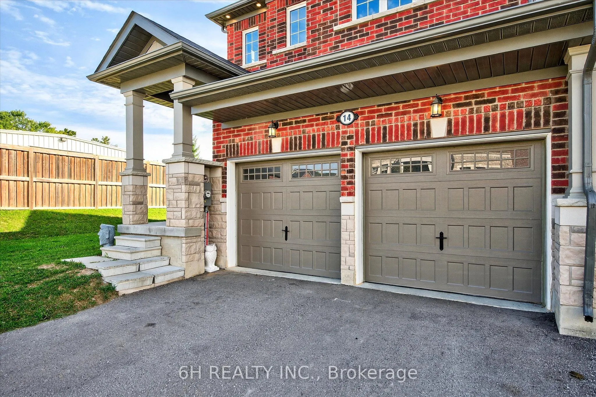 14 FERNRIDGE Heights