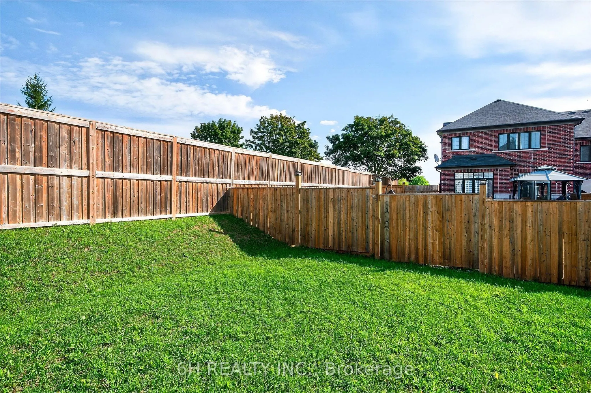 14 FERNRIDGE Heights