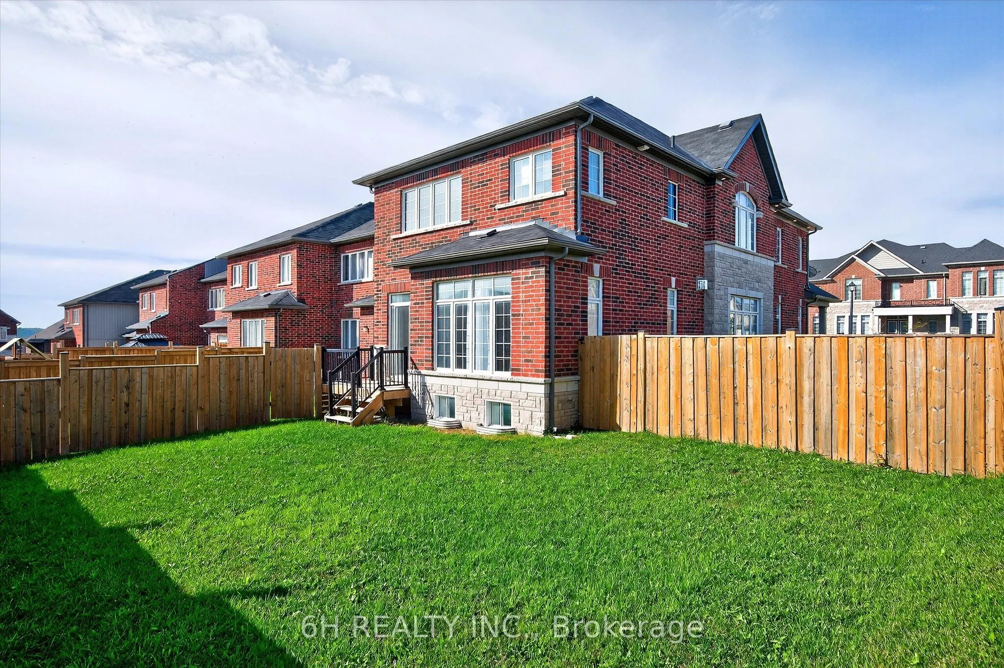14 FERNRIDGE Heights