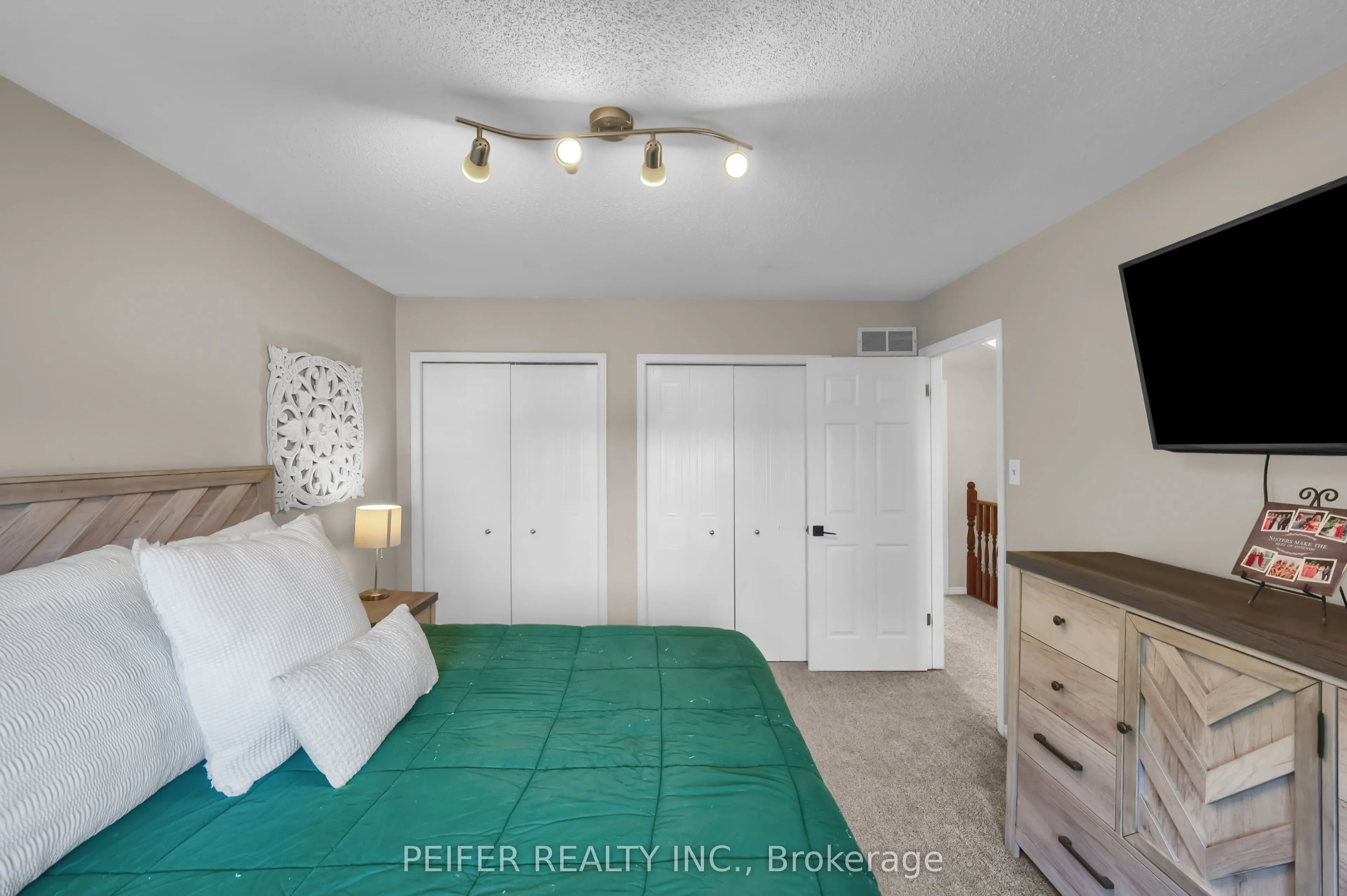12 Phair Crescent