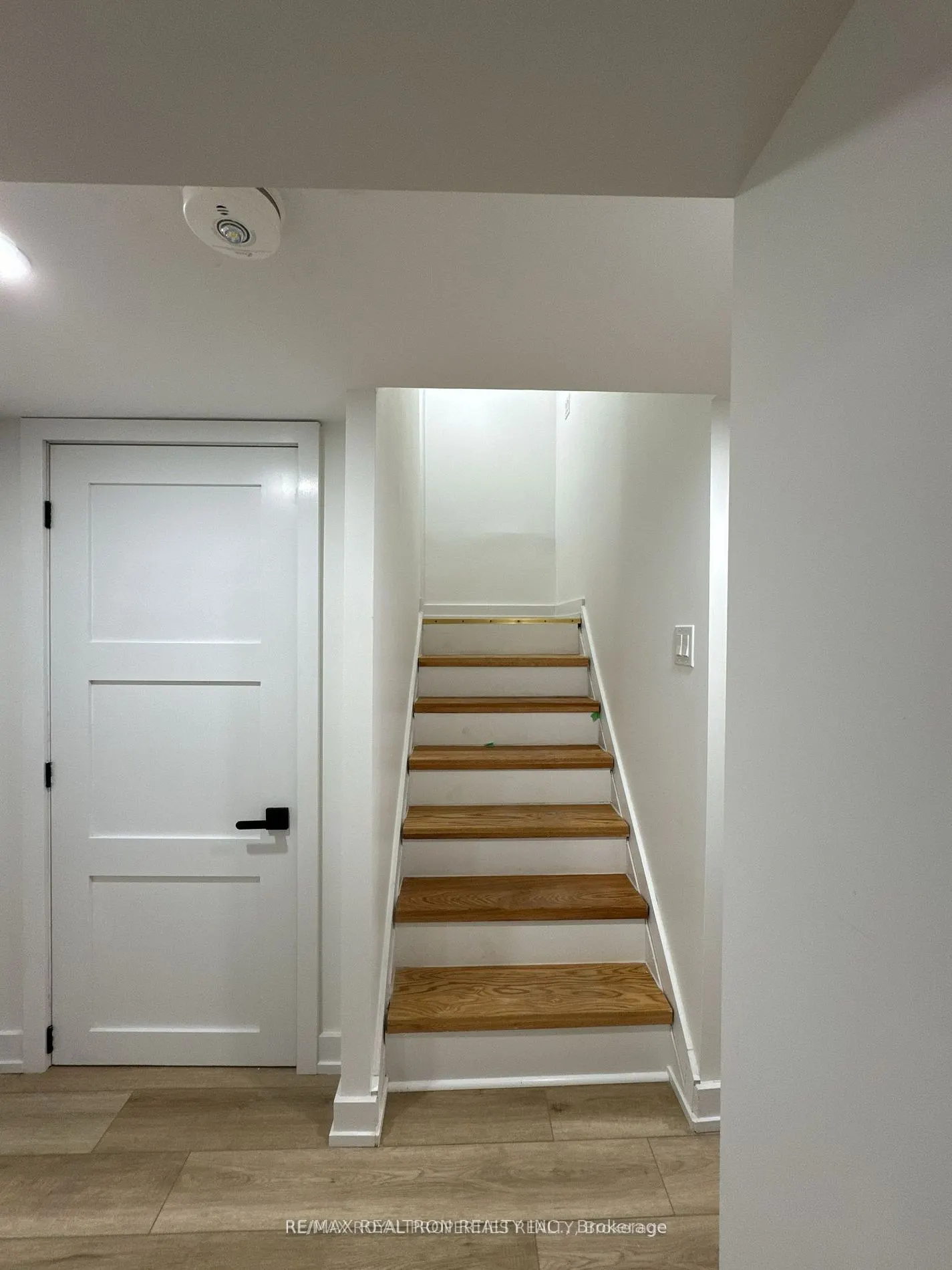 293 E 17th Street