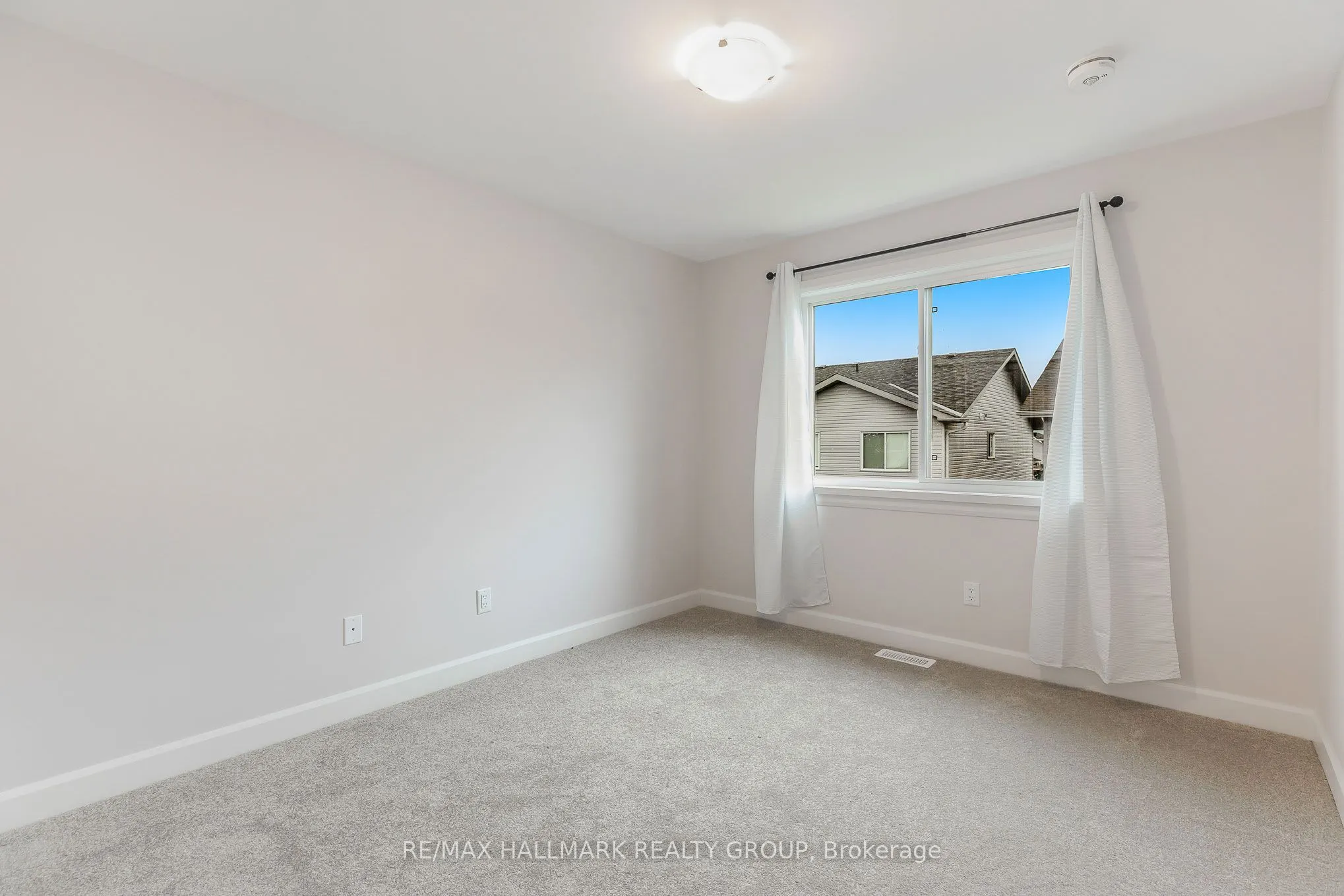 90 Vimy Ridge Crescent