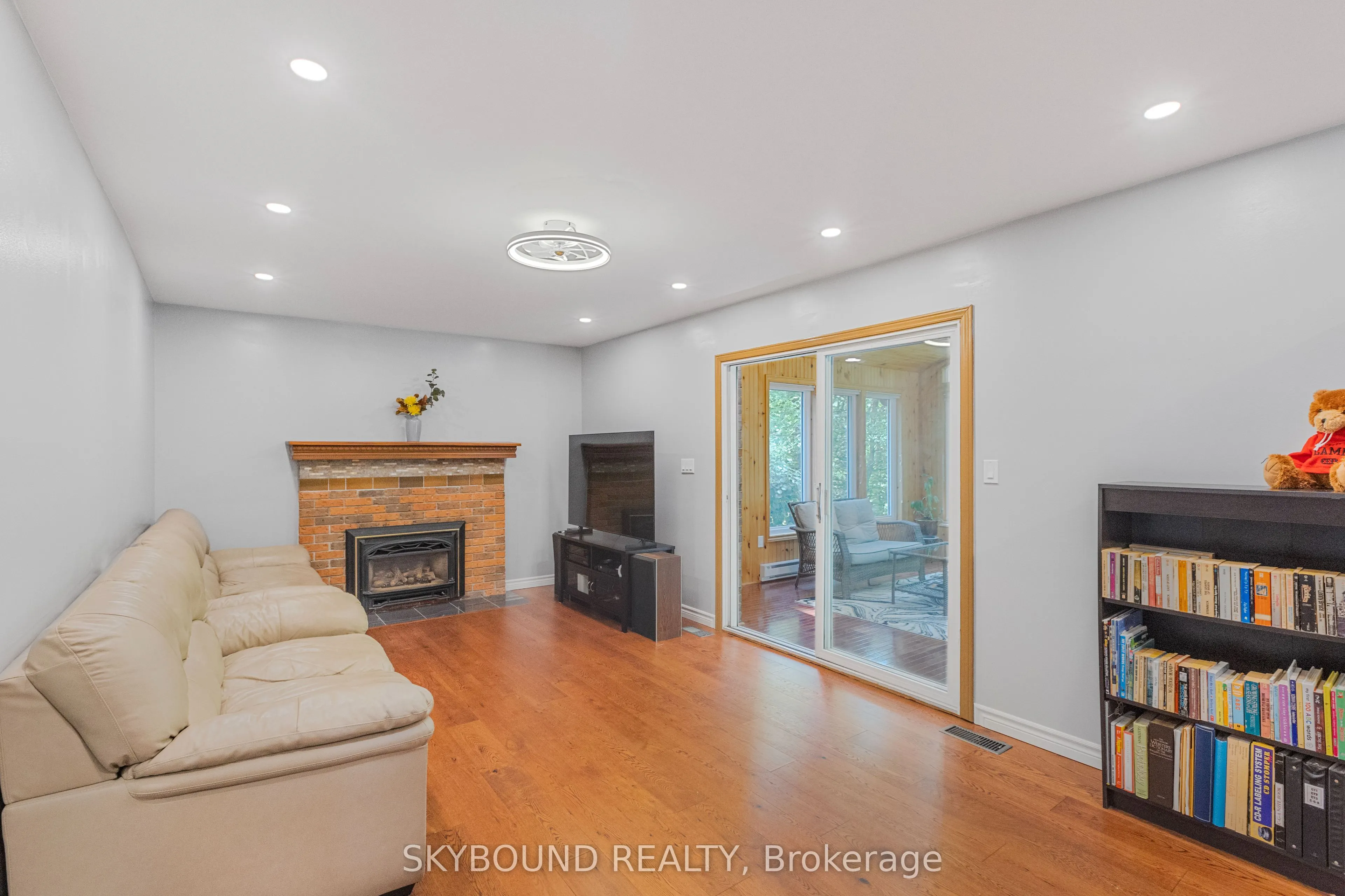 6 Roselawn Court
