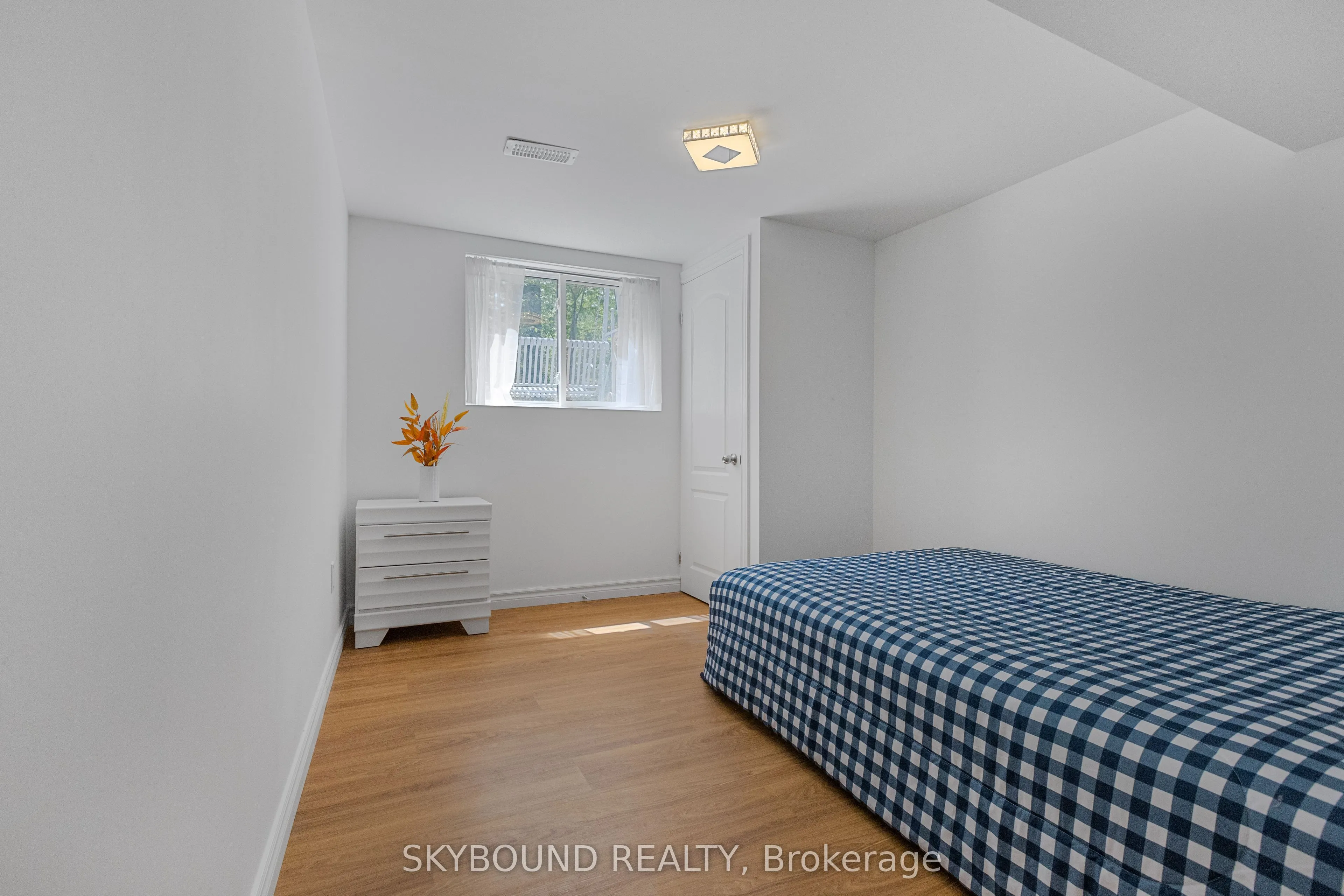 6 Roselawn Court