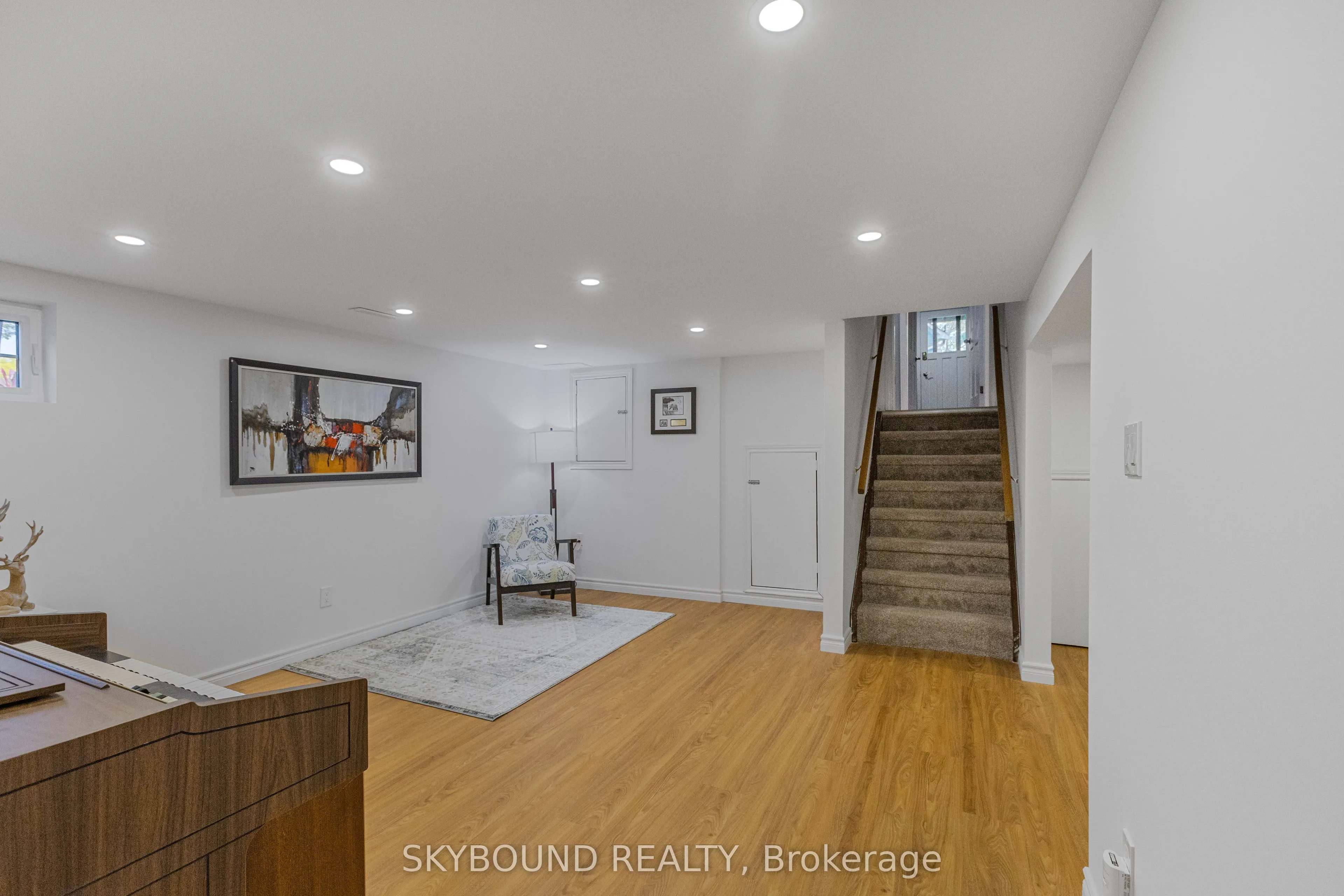 6 Roselawn Court