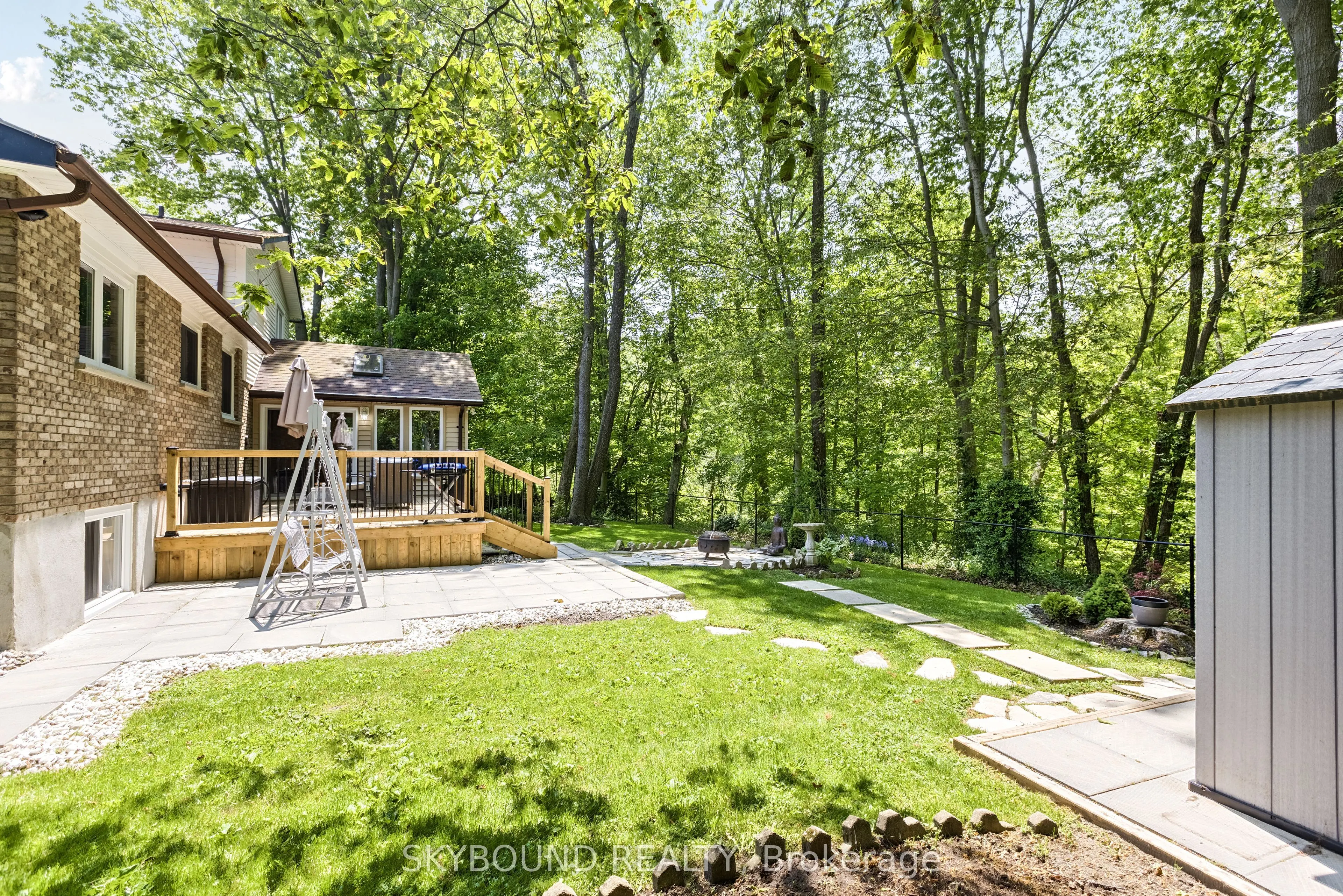 6 Roselawn Court