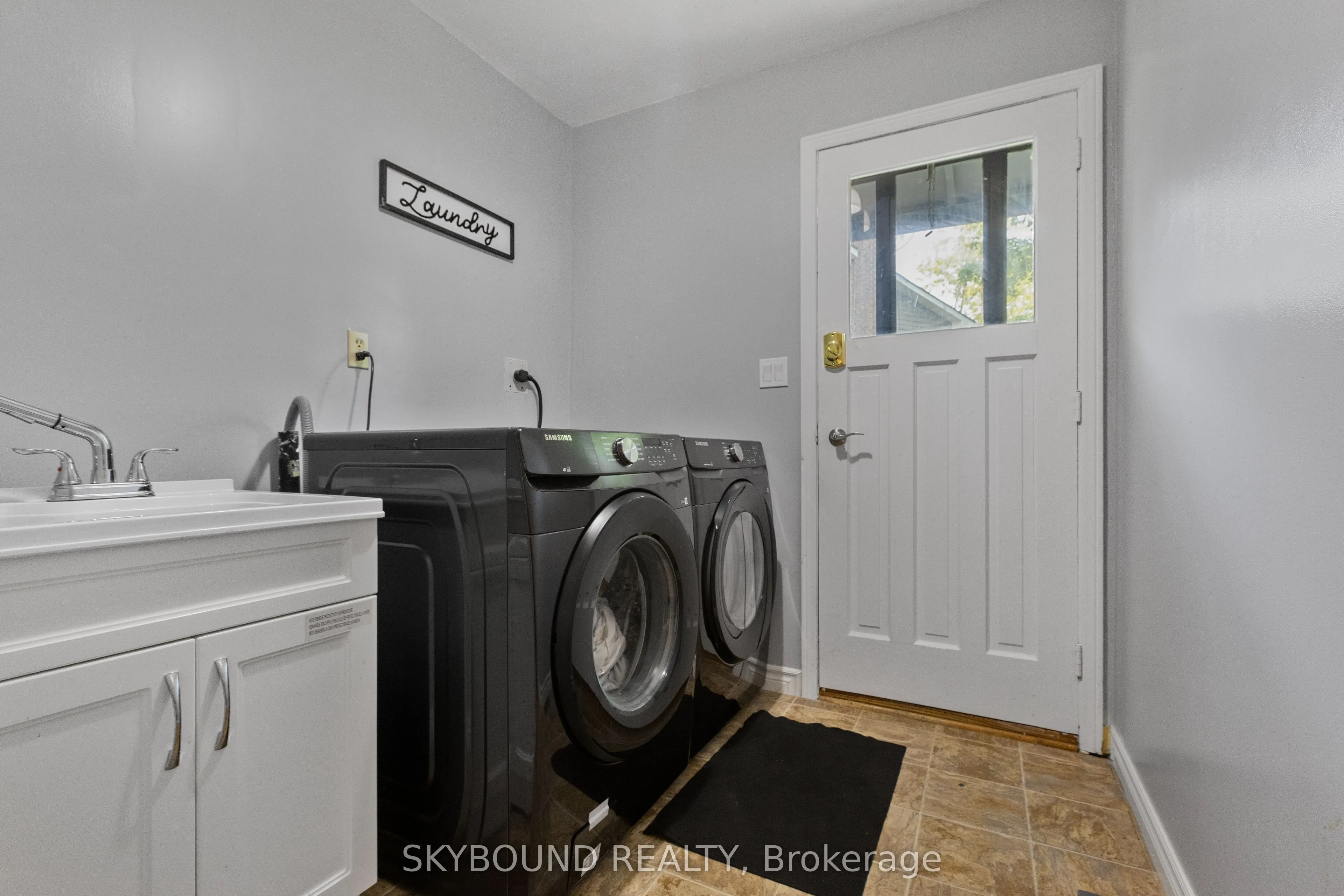 6 Roselawn Court