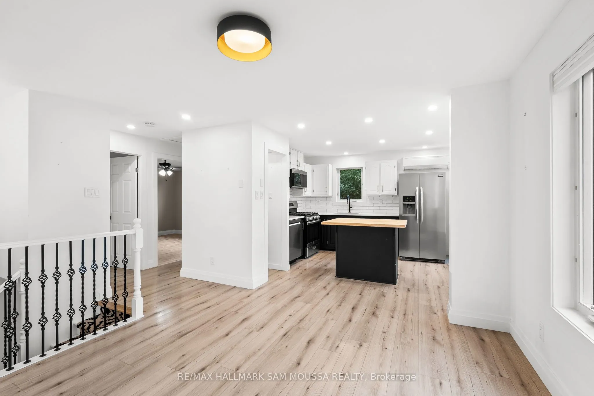 2039 Des Pins Street