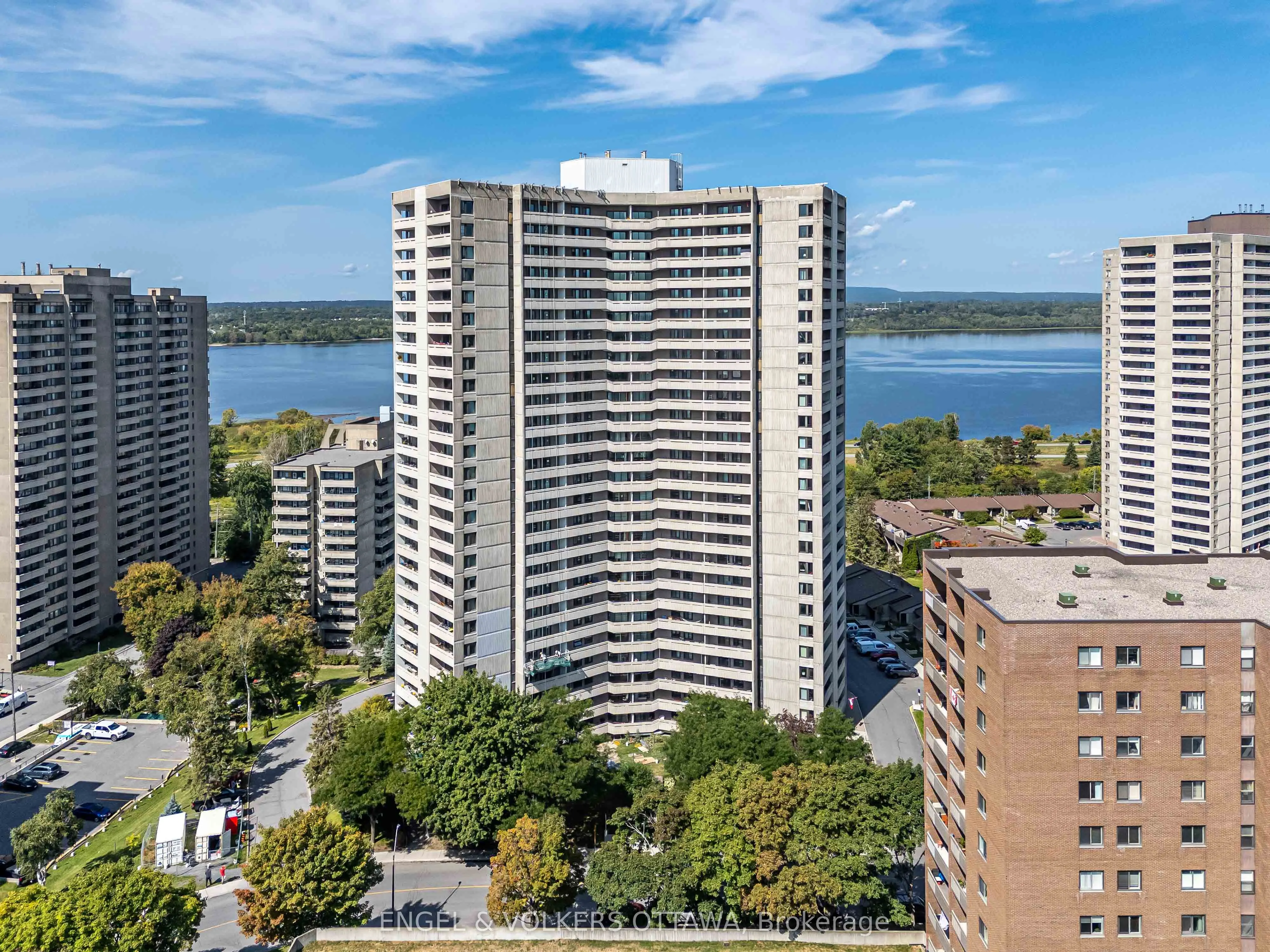 1171 Ambleside Drive, #606