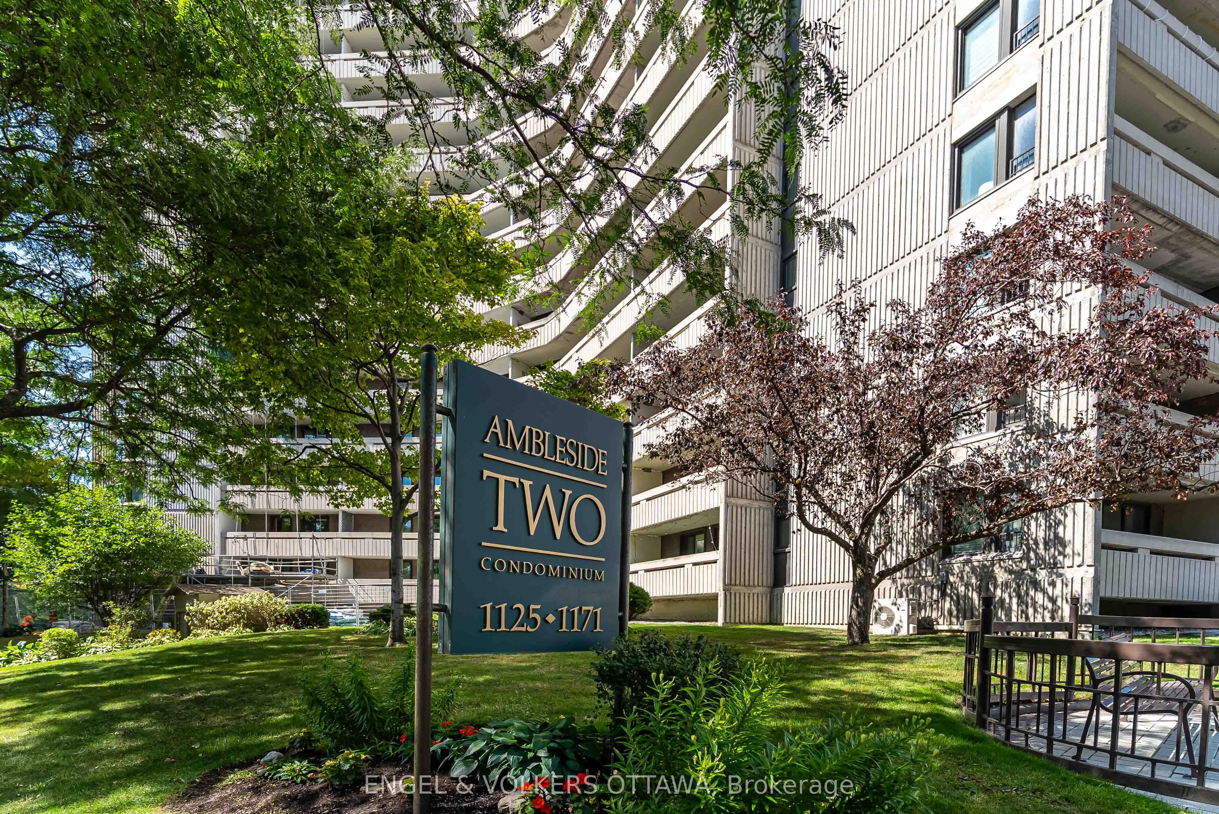 1171 Ambleside Drive, #606