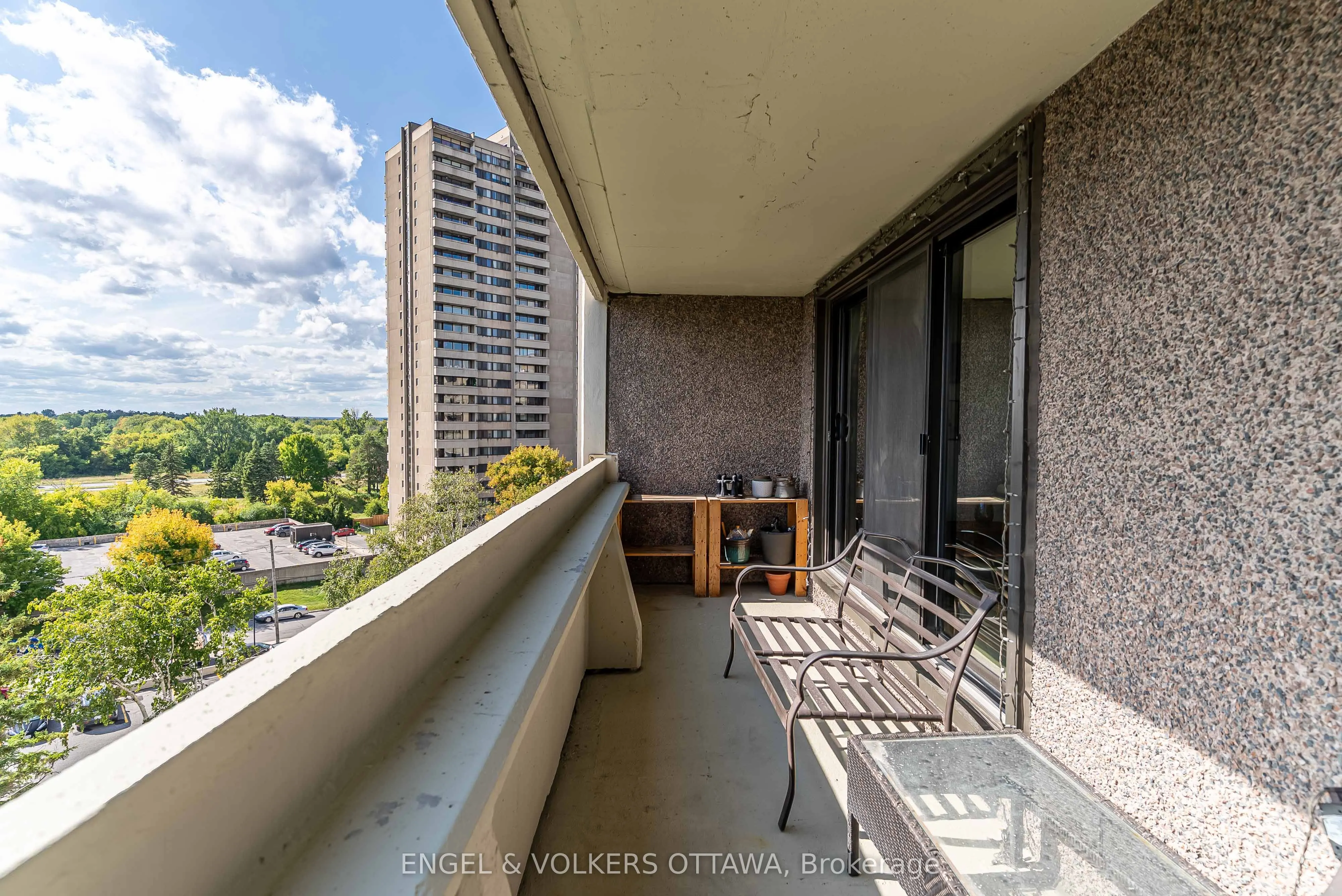 1171 Ambleside Drive, #606