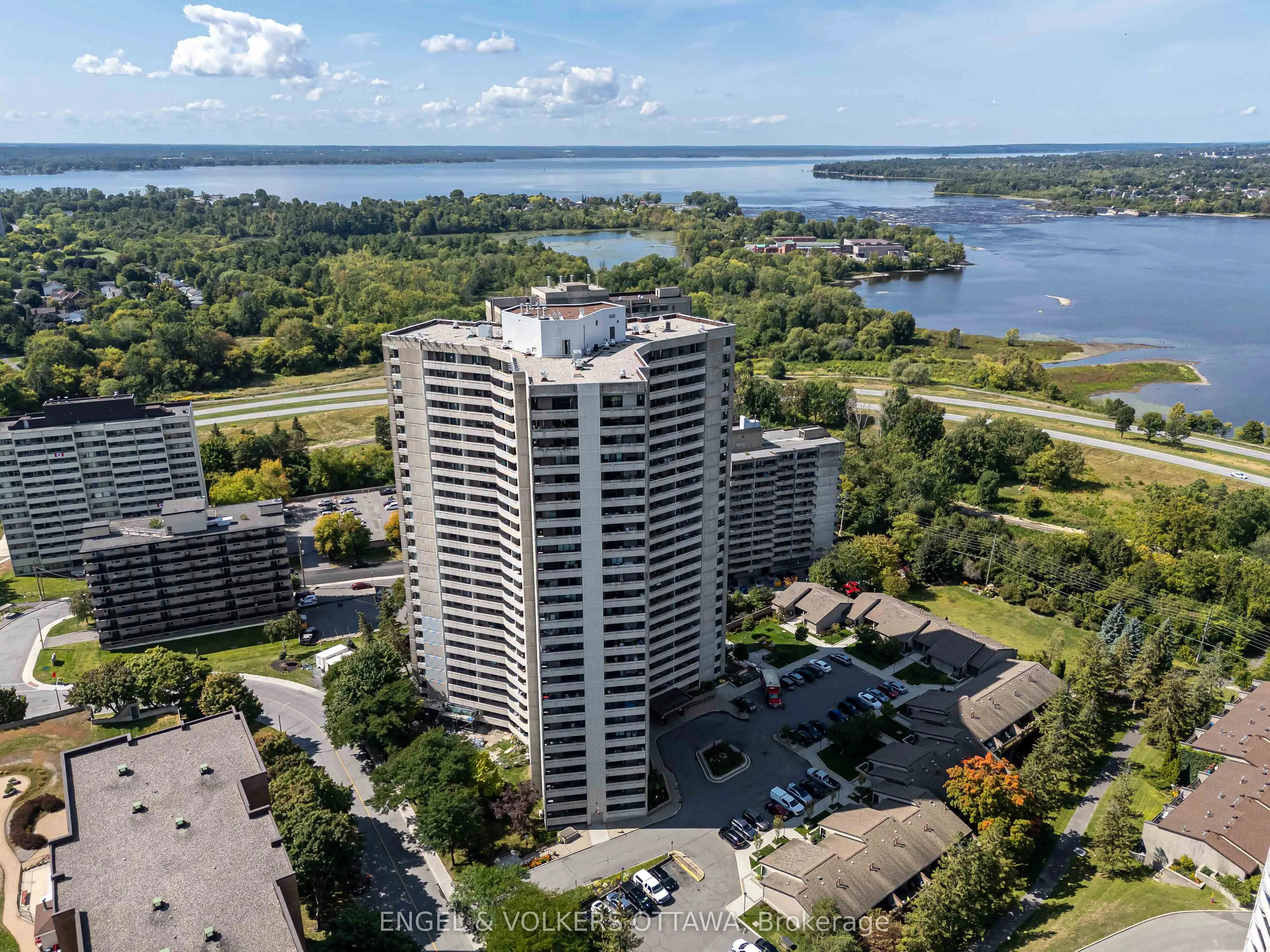 1171 Ambleside Drive, #606