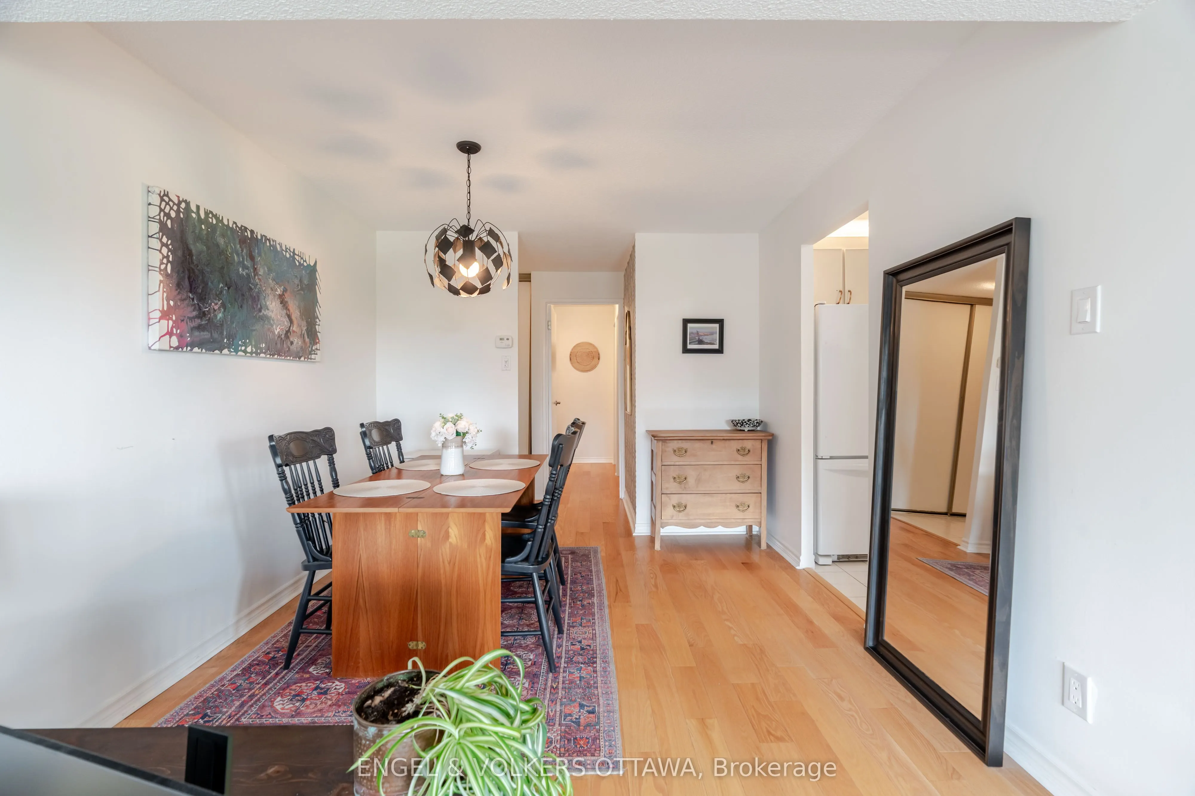 1171 Ambleside Drive, #606