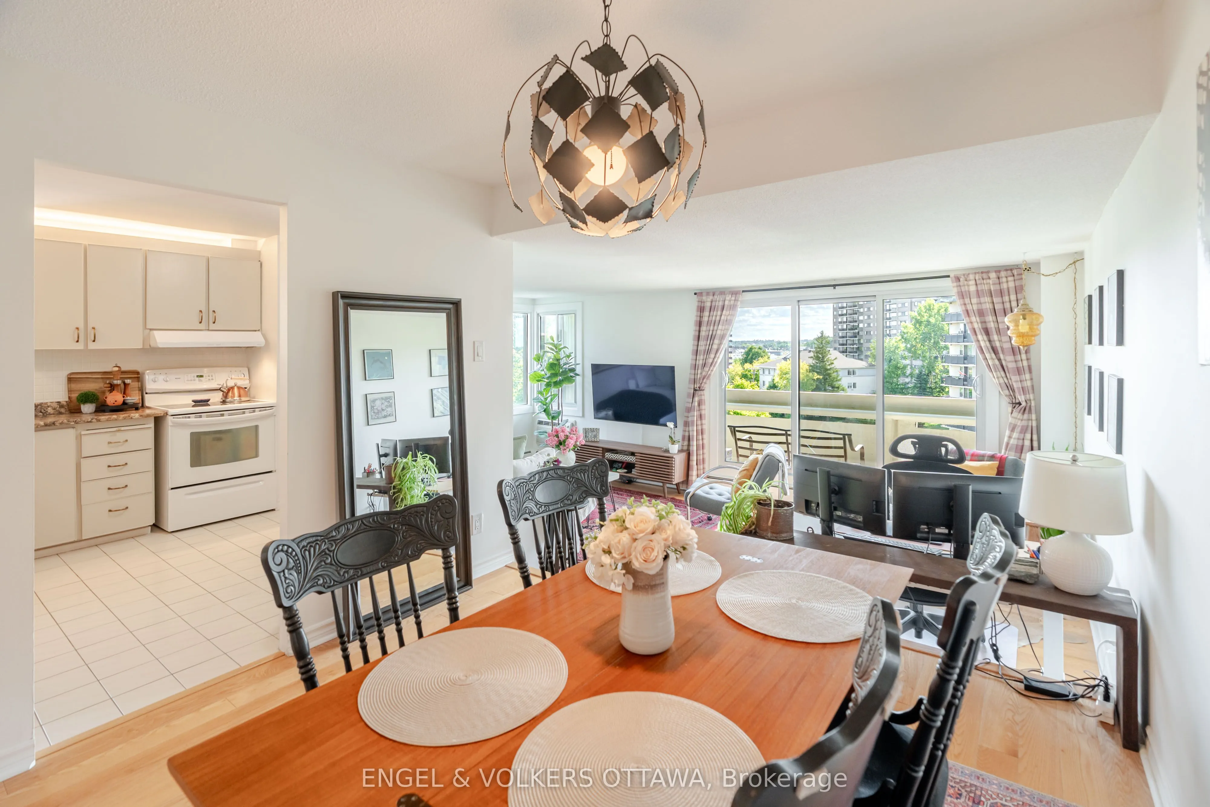 1171 Ambleside Drive, #606