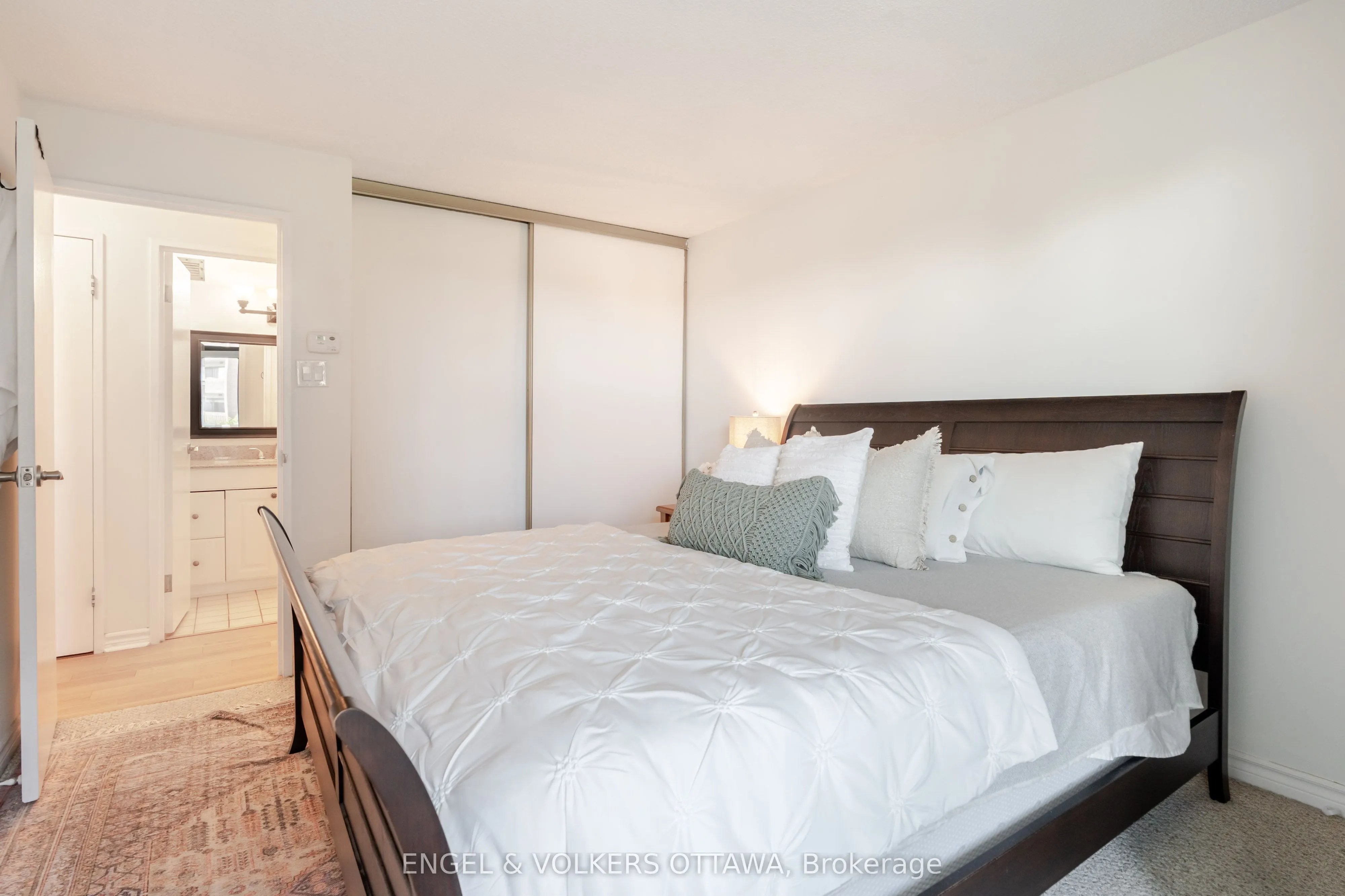 1171 Ambleside Drive, #606