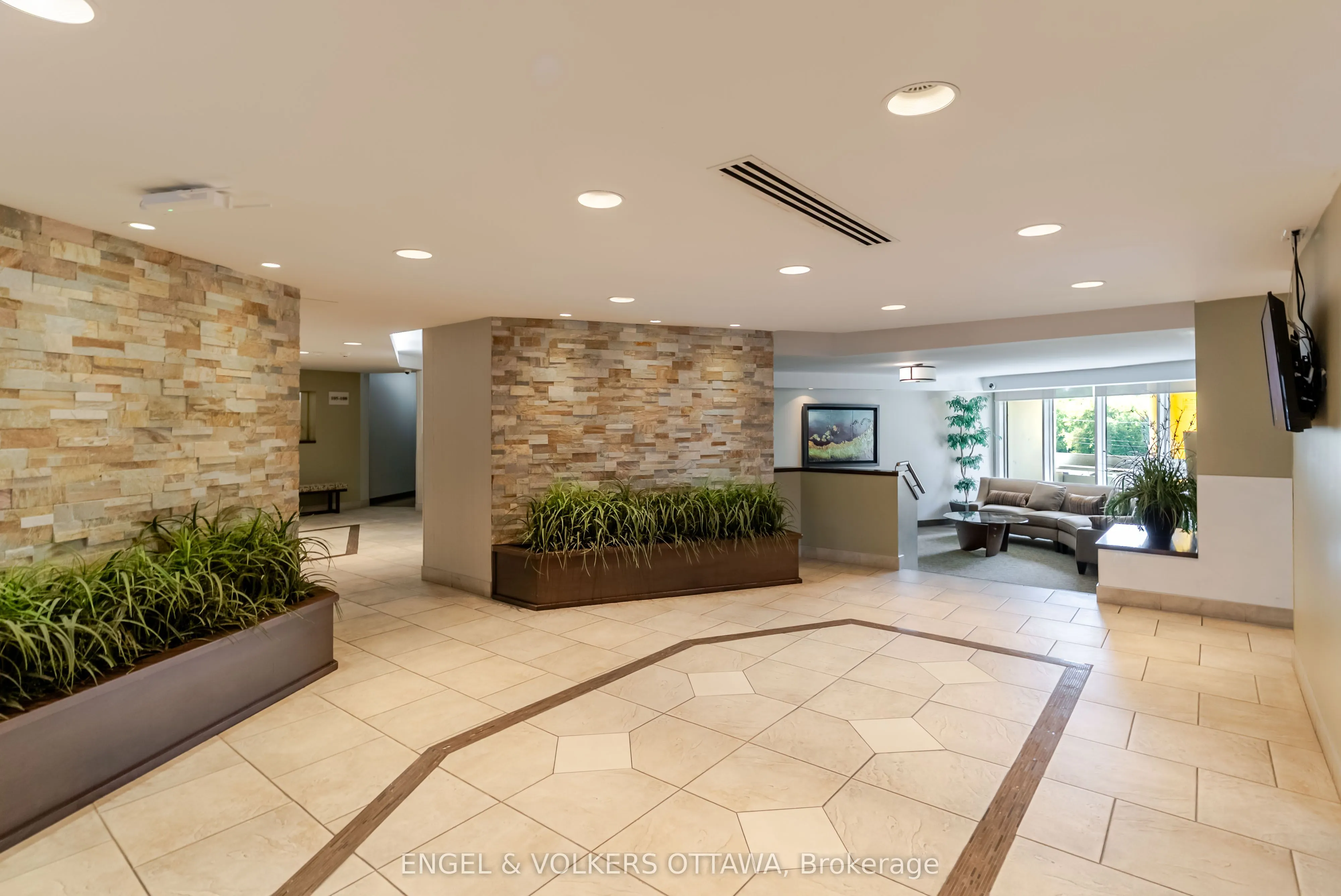 1171 Ambleside Drive, #606