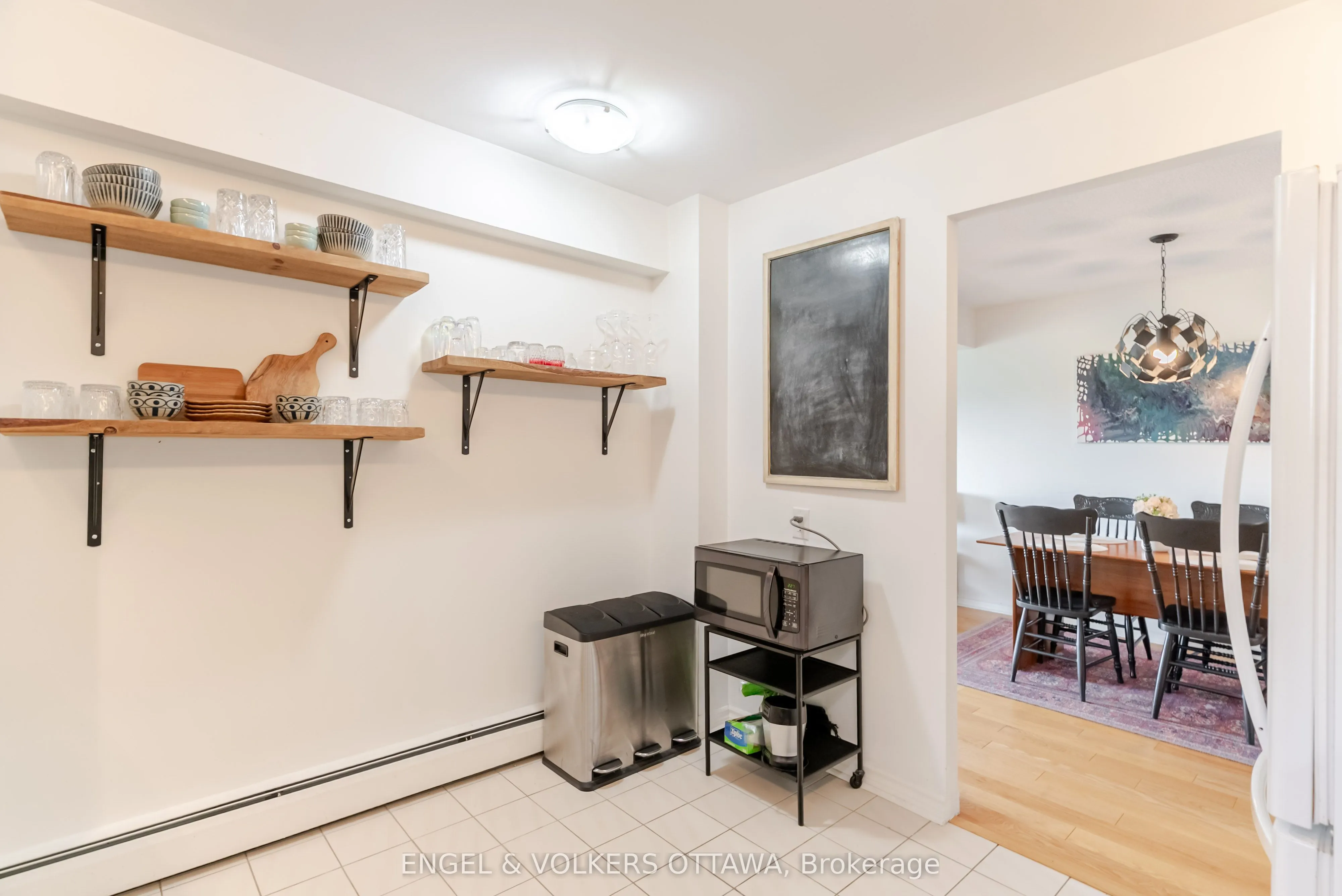 1171 Ambleside Drive, #606