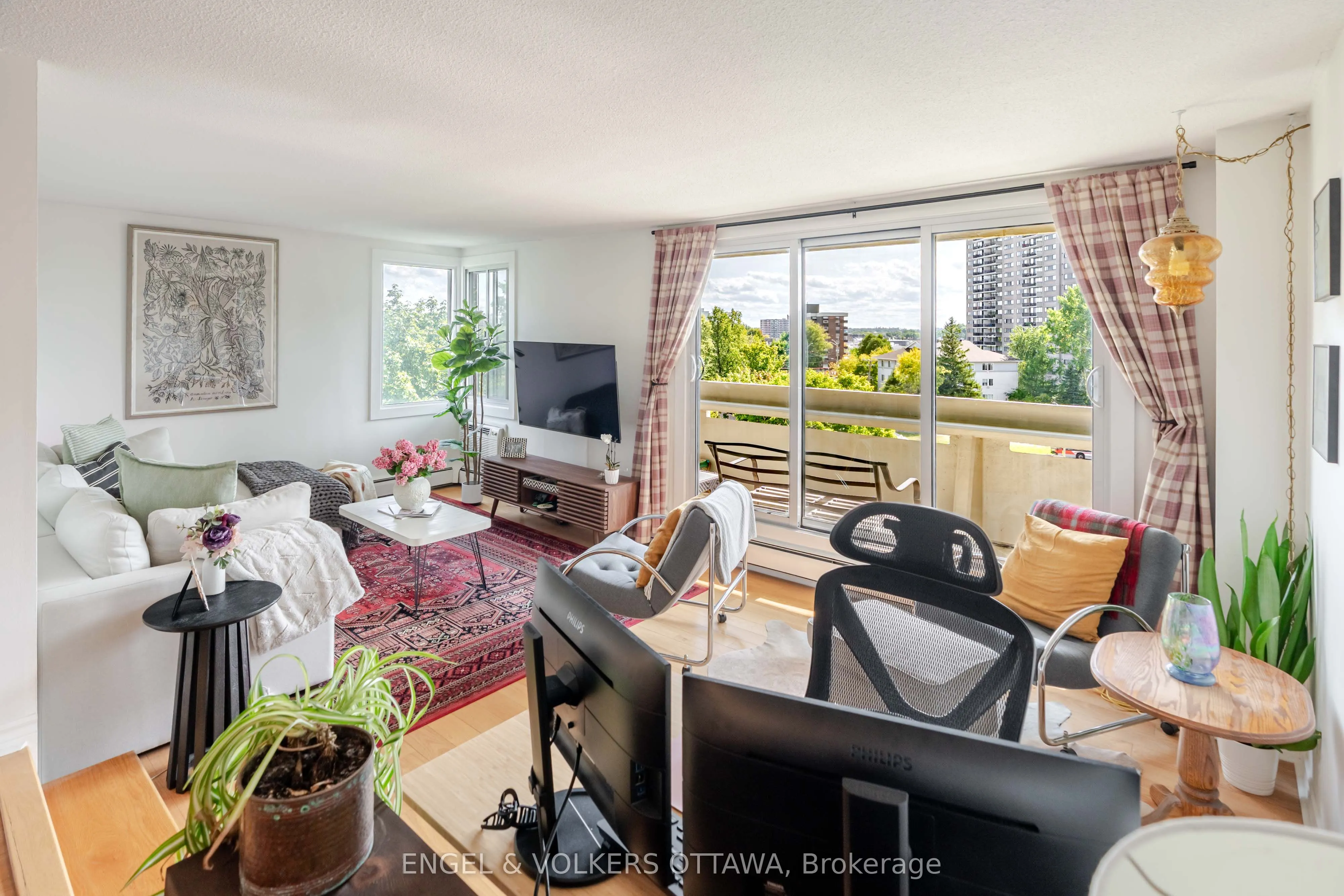 1171 Ambleside Drive, #606