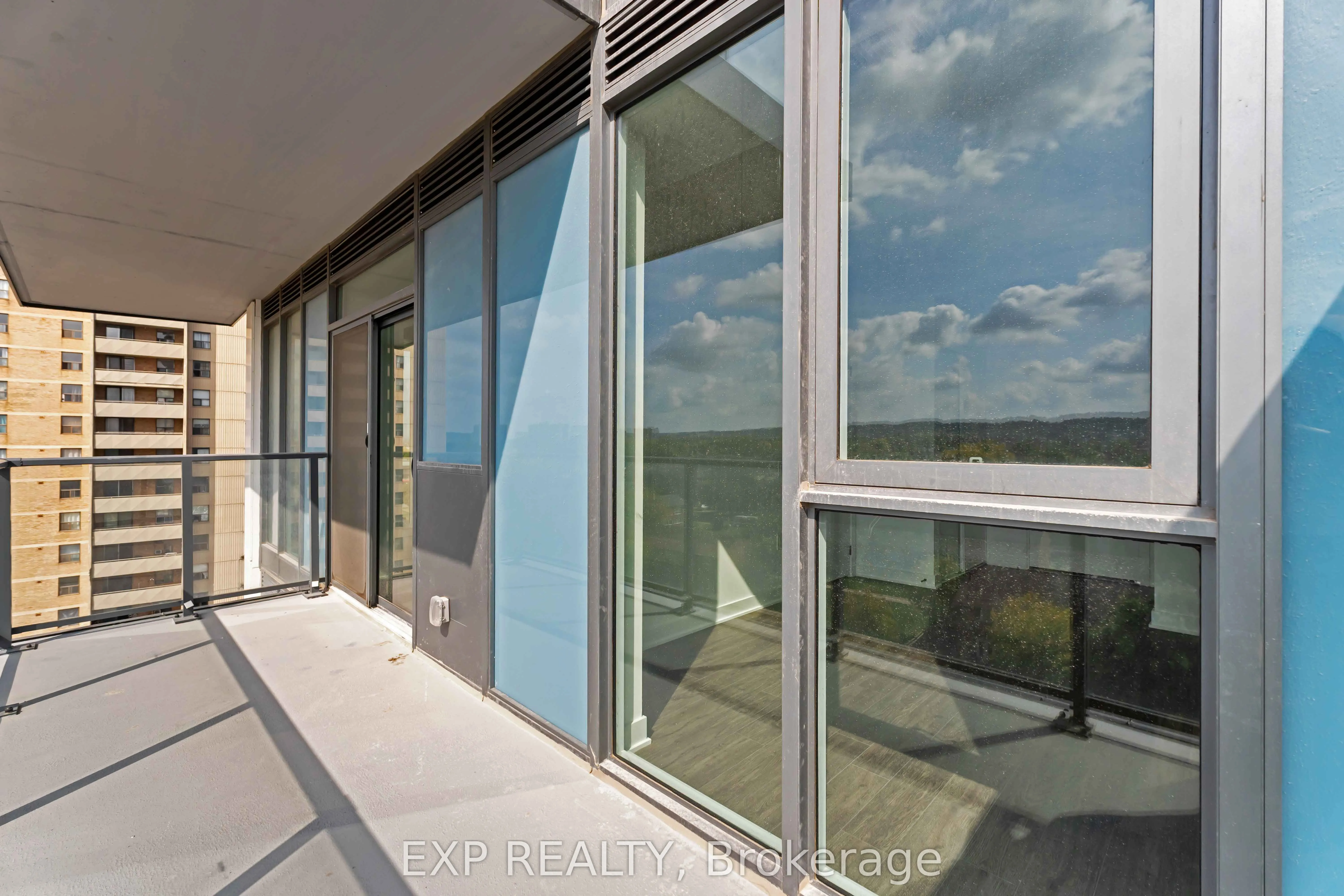 2782 Barton Street E, #606