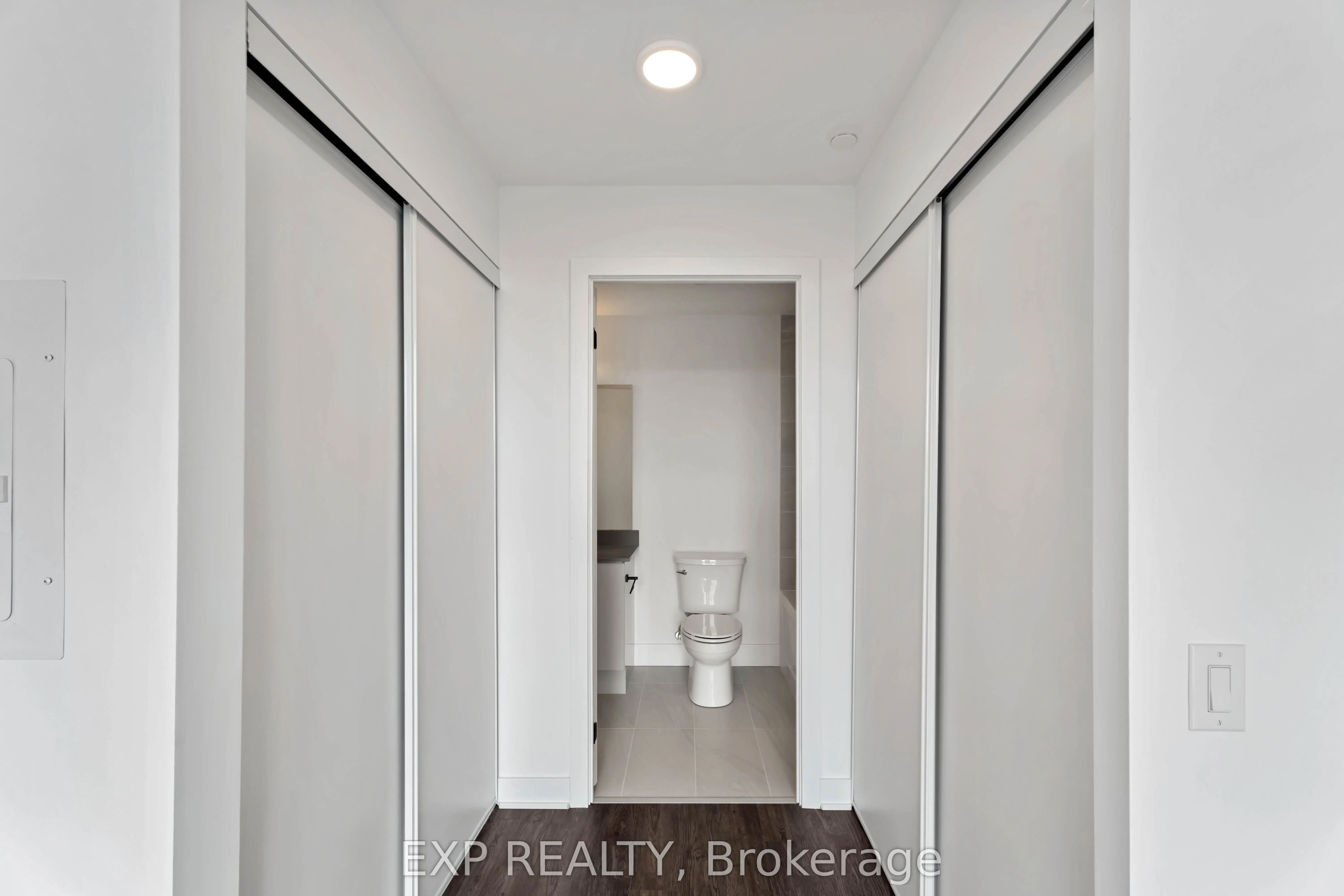 2782 Barton Street E, #606