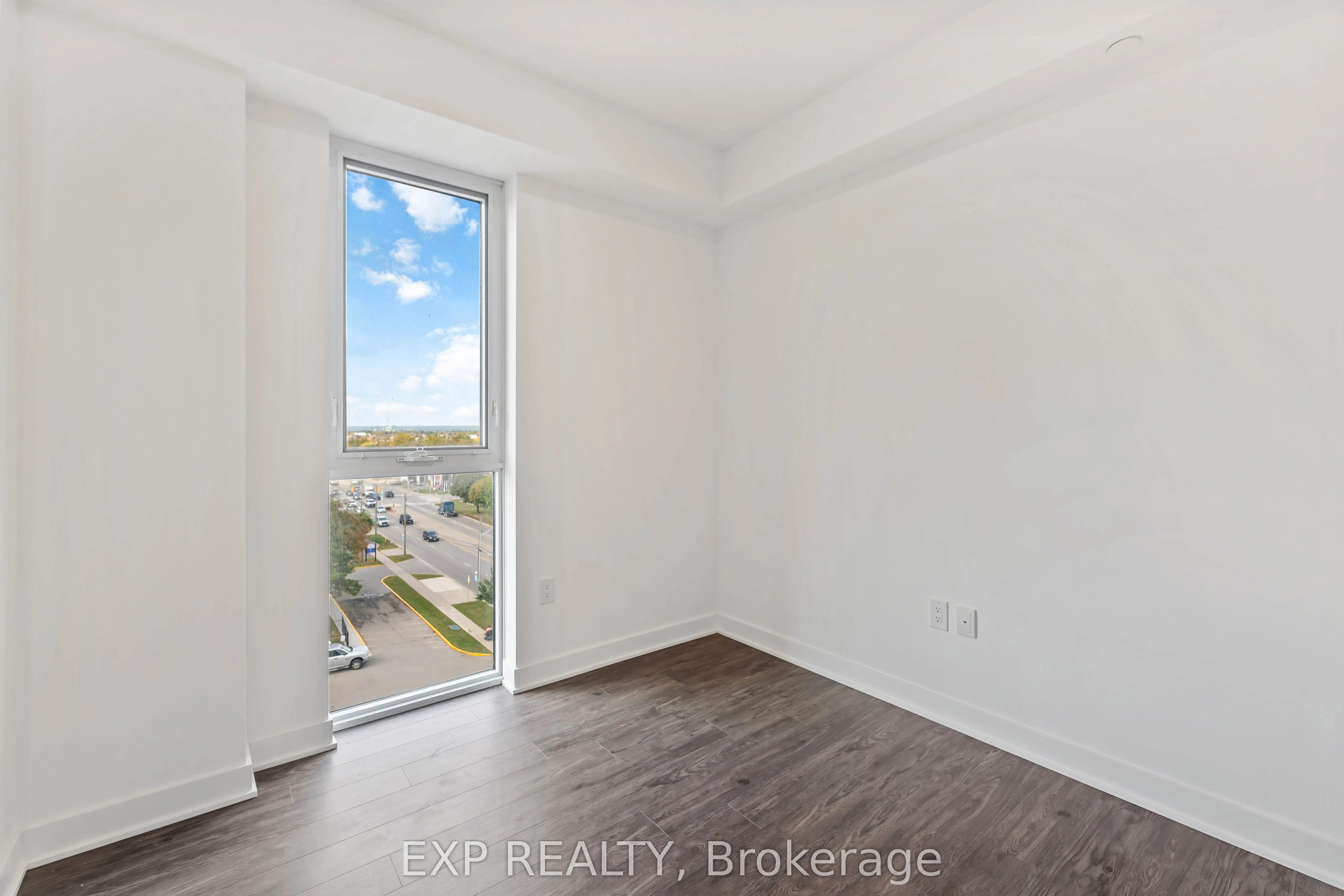 2782 Barton Street E, #606