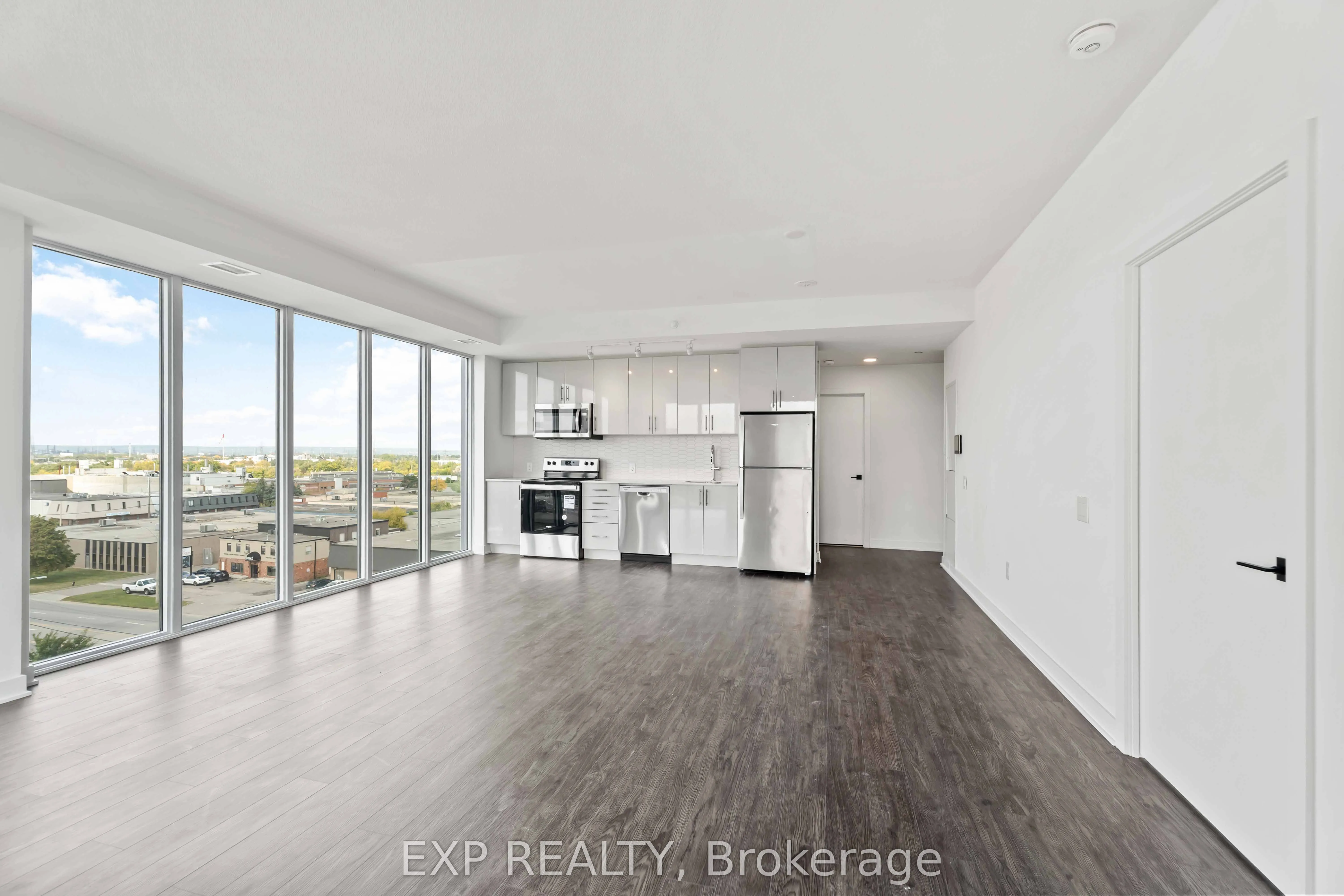 2782 Barton Street E, #606