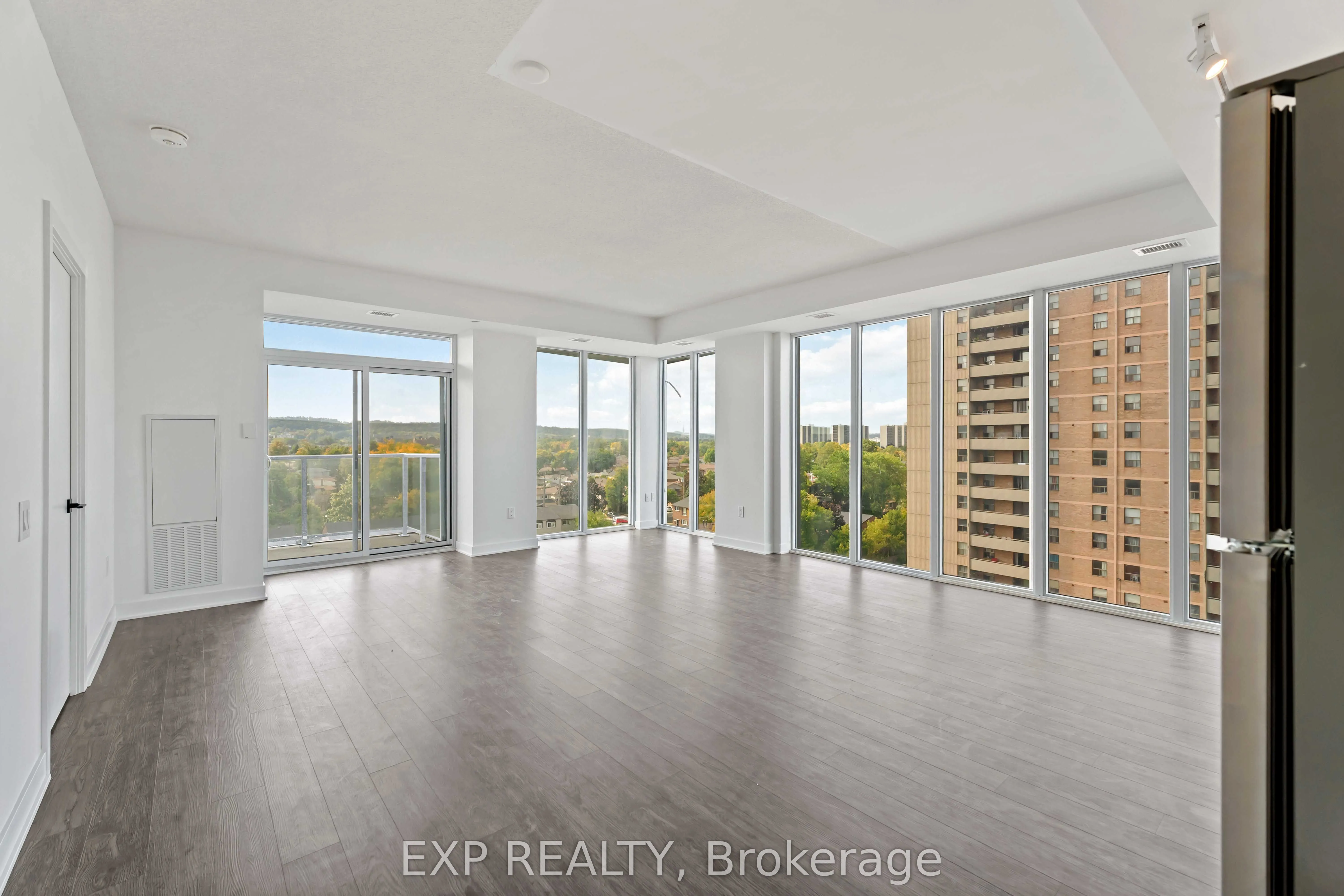 2782 Barton Street E, #606