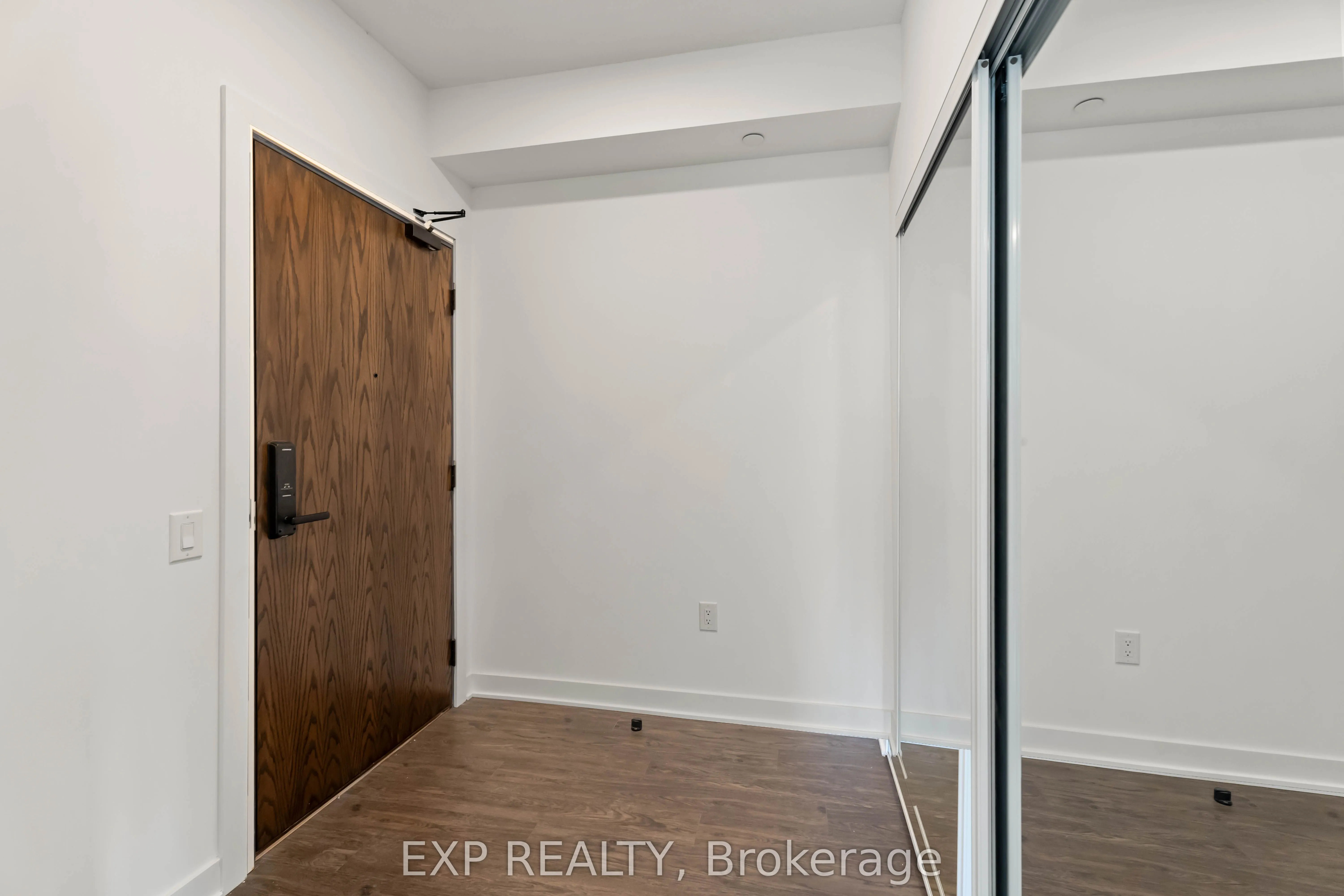 2782 Barton Street E, #606
