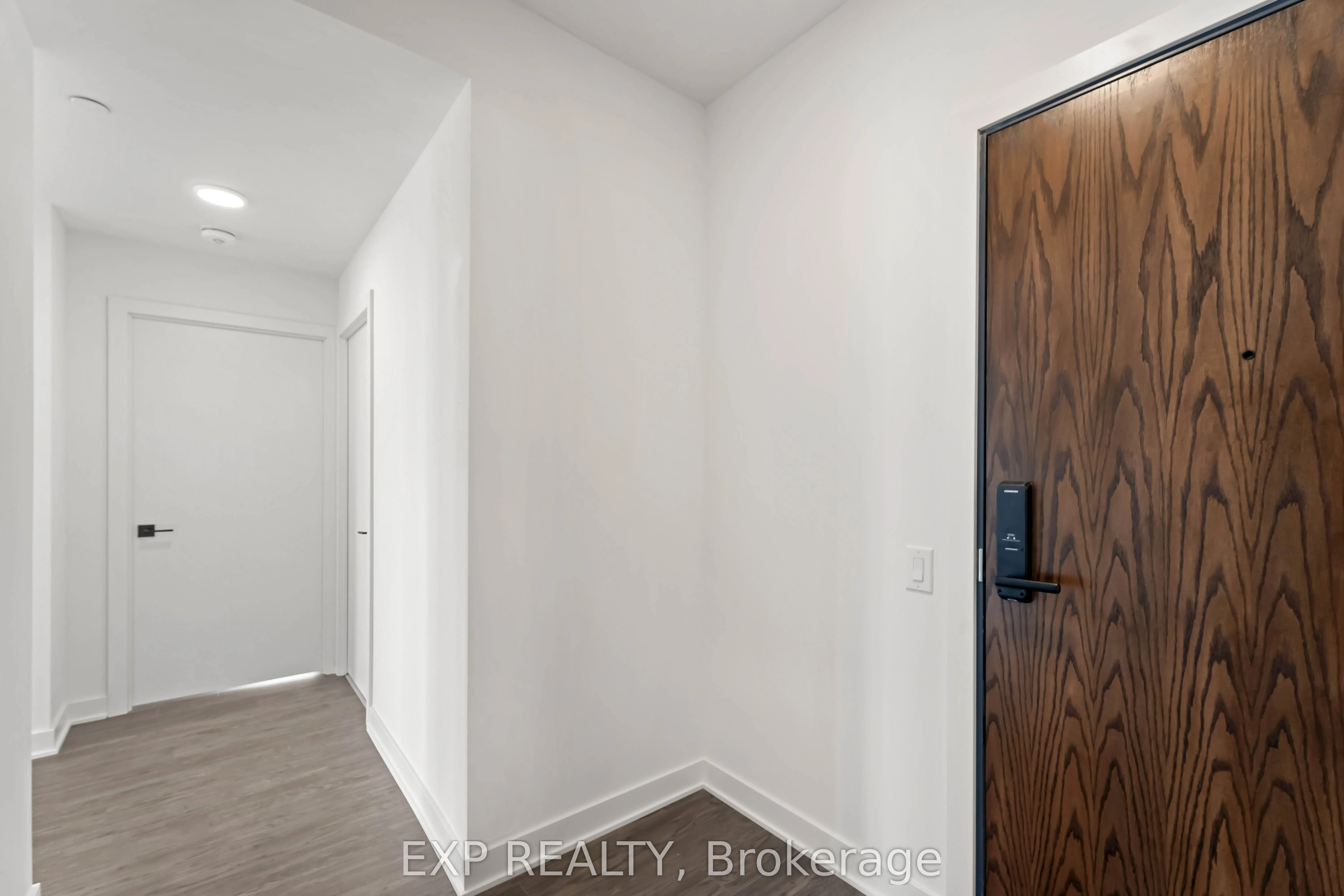 2782 Barton Street E, #606